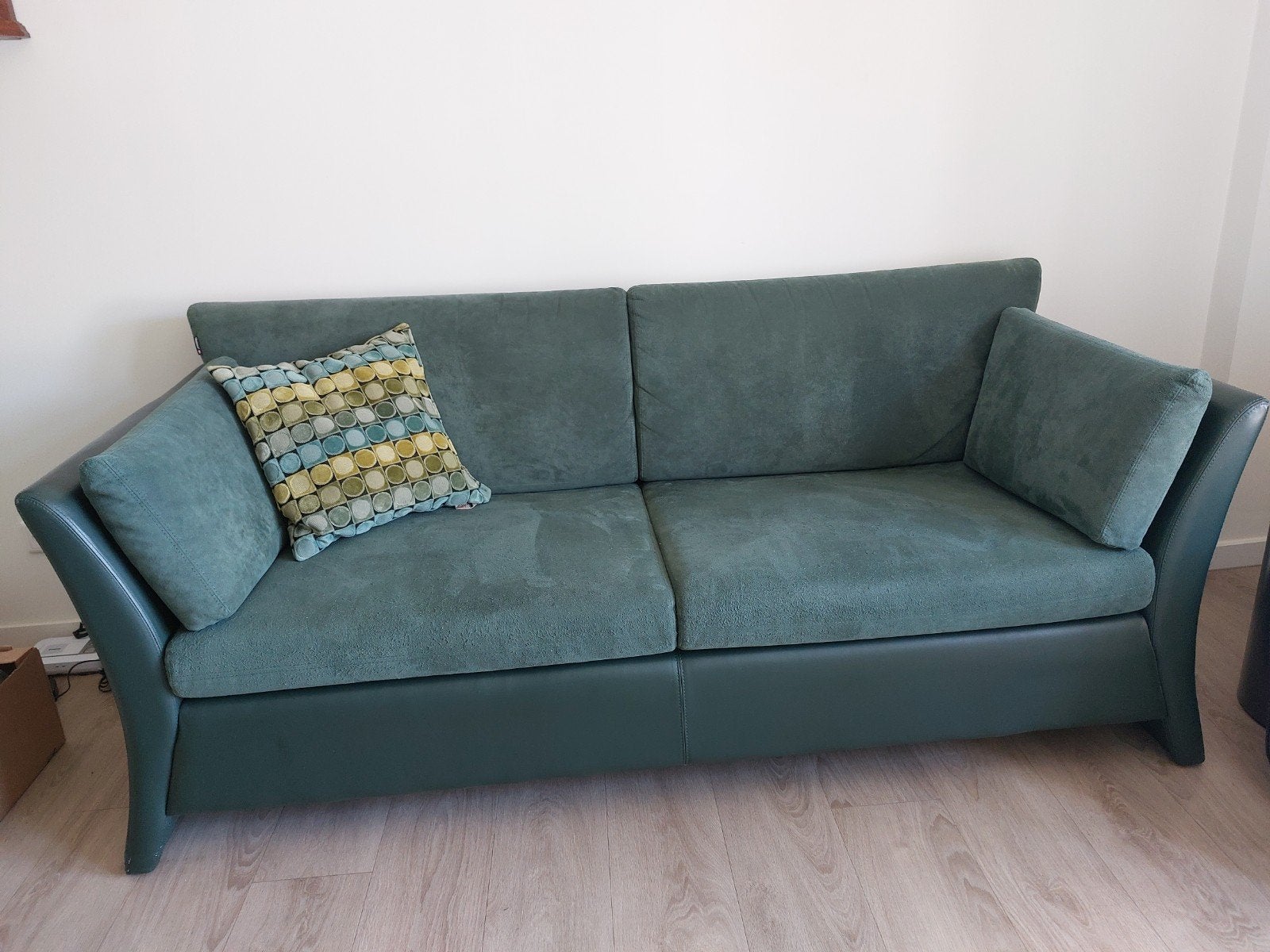 Comfortabele 2-3 zits bank in groen alcantara stof en leer, Ophalen, Gebruikt, 150 tot 200 cm, Driepersoons