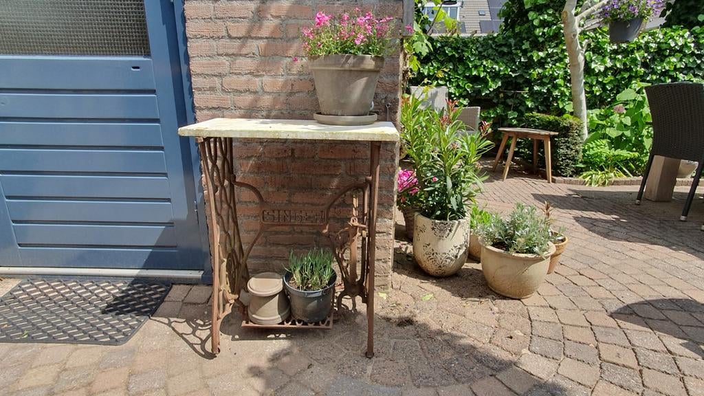Singer naaimachine onderstel plantentafel, Ophalen