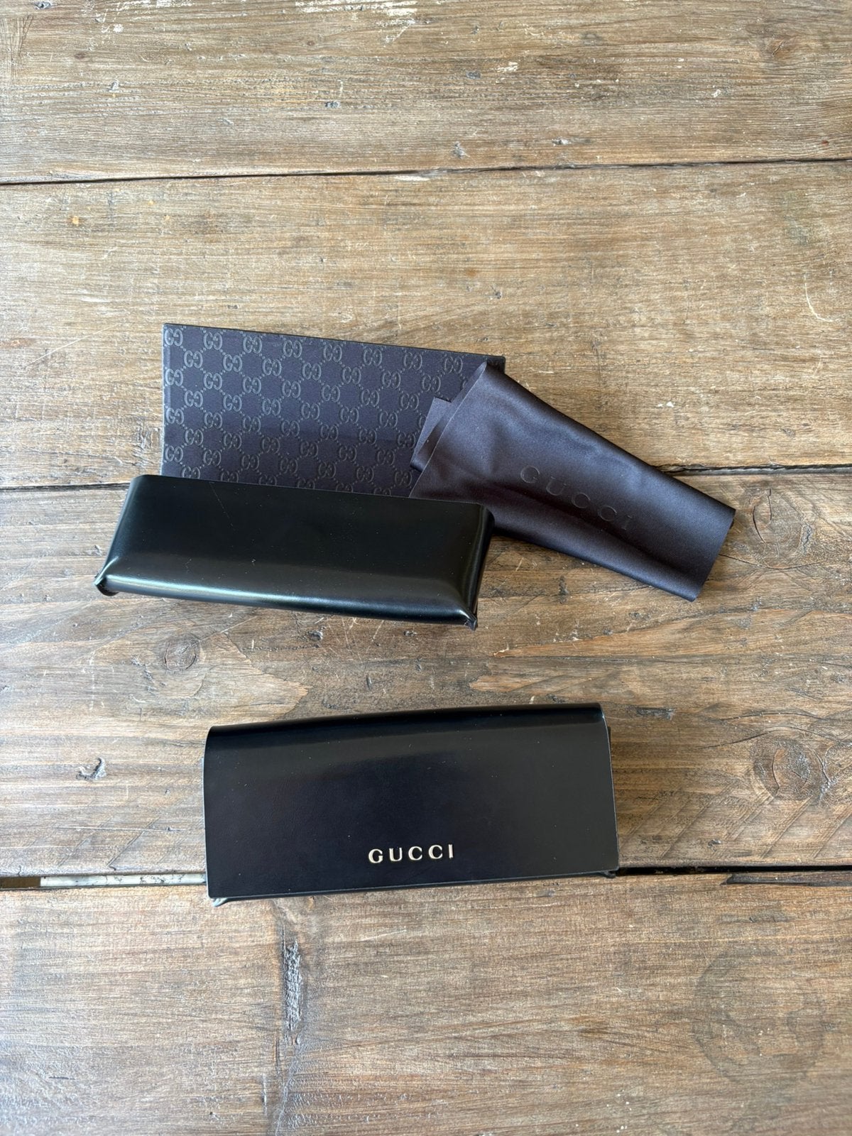 Gucci brillenkoker, Ophalen of Verzenden, Zo goed als nieuw, Zwart, Overige merken