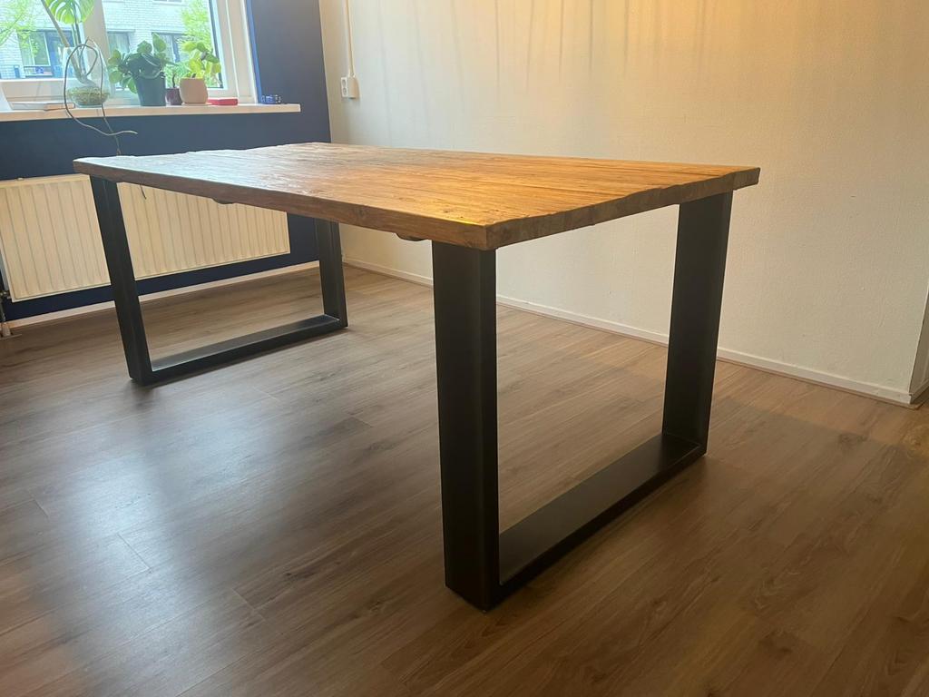 Ruwhouten eetkamertafel met metalen poten, 50 tot 100 cm, Zo goed als nieuw, Vijf personen of meer, 150 tot 200 cm