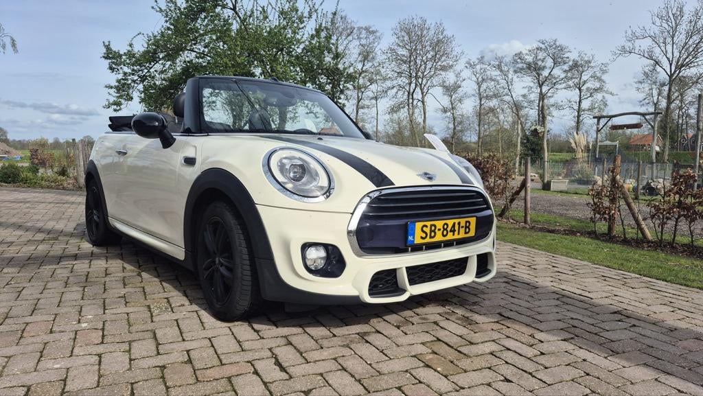 Mini Cooper Cabrio 1.5 136pk Aut 2017 bomvol!!!, Auto's, Mini, Euro 5, 136 pk, Lichtsensor, Zwart
