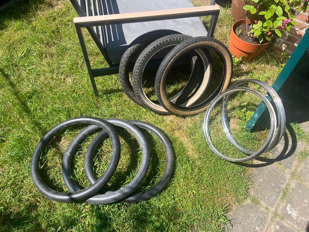 Set Tomos binnen- en buitenbanden 3+3 en kale velgen x2, Fietsen en Brommers, Ophalen, Gebruikt, Overige typen