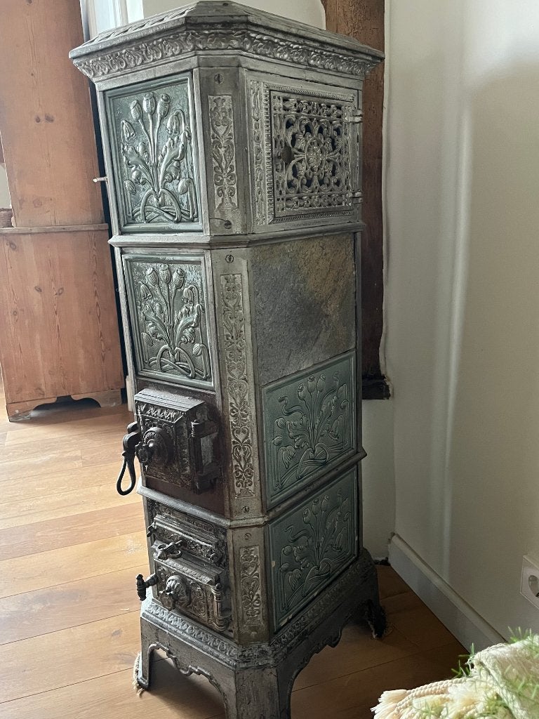 Antieke Jugendstil Tegelkachel - Gietijzer uit Zwitserland, Ophalen, Gebruikt, Houtkachel, Vrijstaand