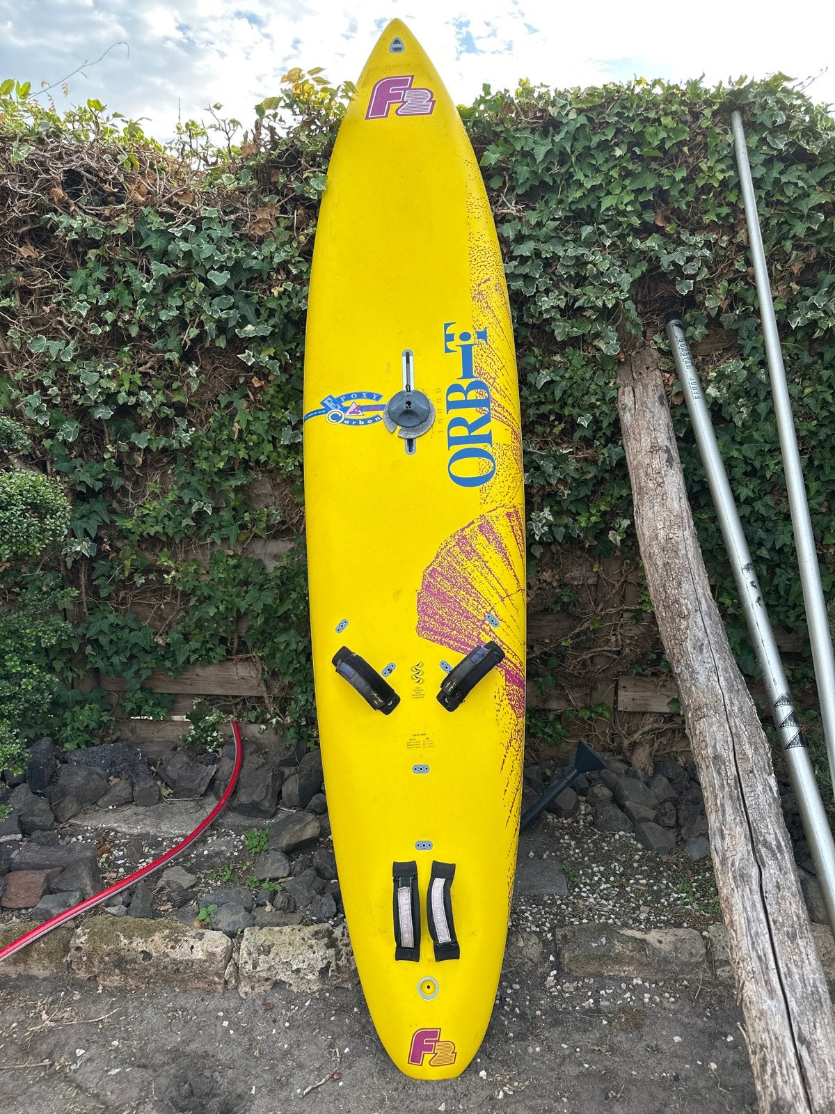 F2 Orb-T Windsurfplank - Geel, Gebruikt, Watersport en Boten, Windsurfen, Met voetbanden, Gebruikt, Minder dan 250 cm, F2