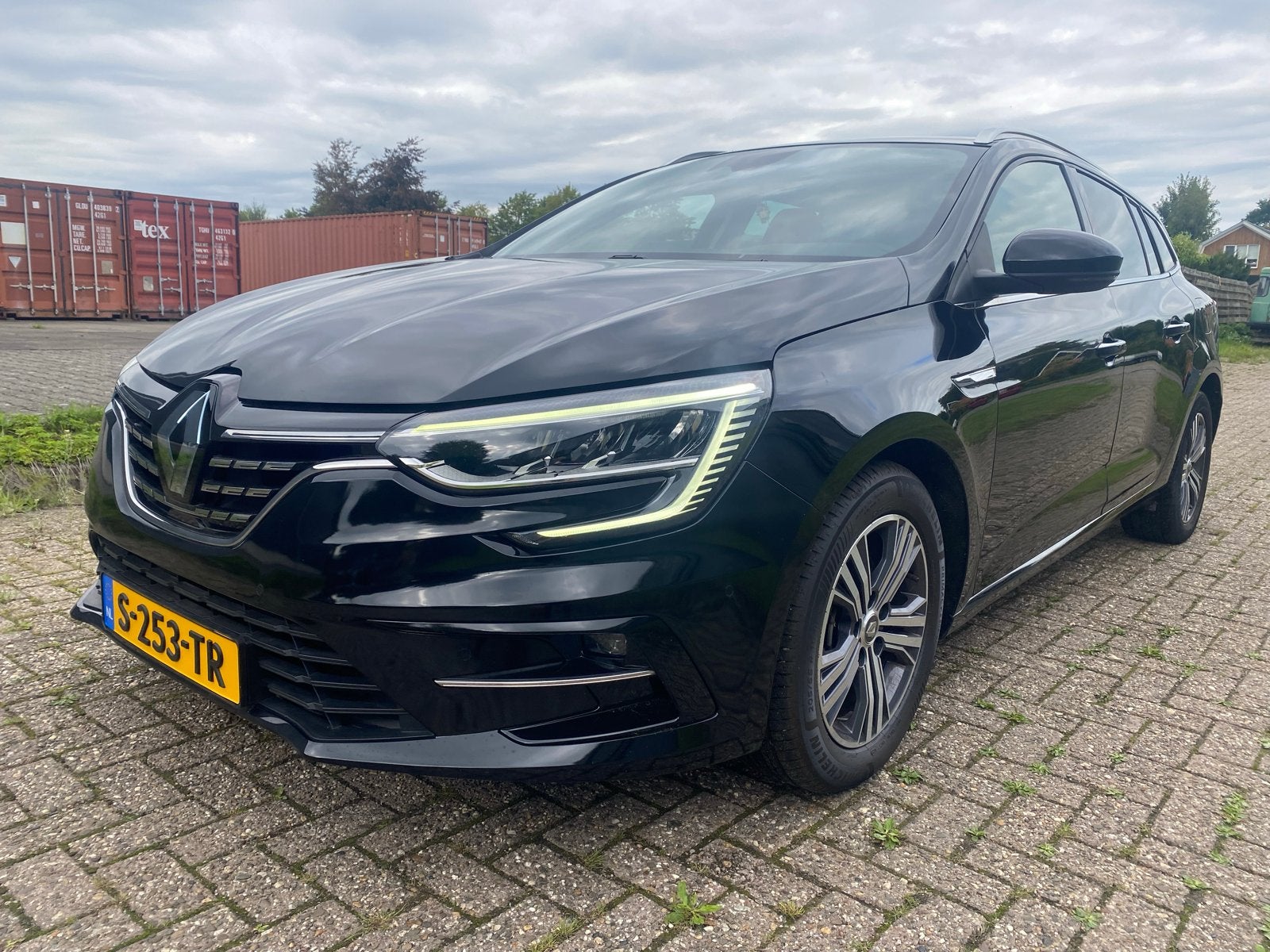 Renault Mégane 1.6 E-tech Plug-in Hybrid 160pk 2022 Zwart, Dealer onderhouden, 4 cilinders, Overige bekleding, Zwart