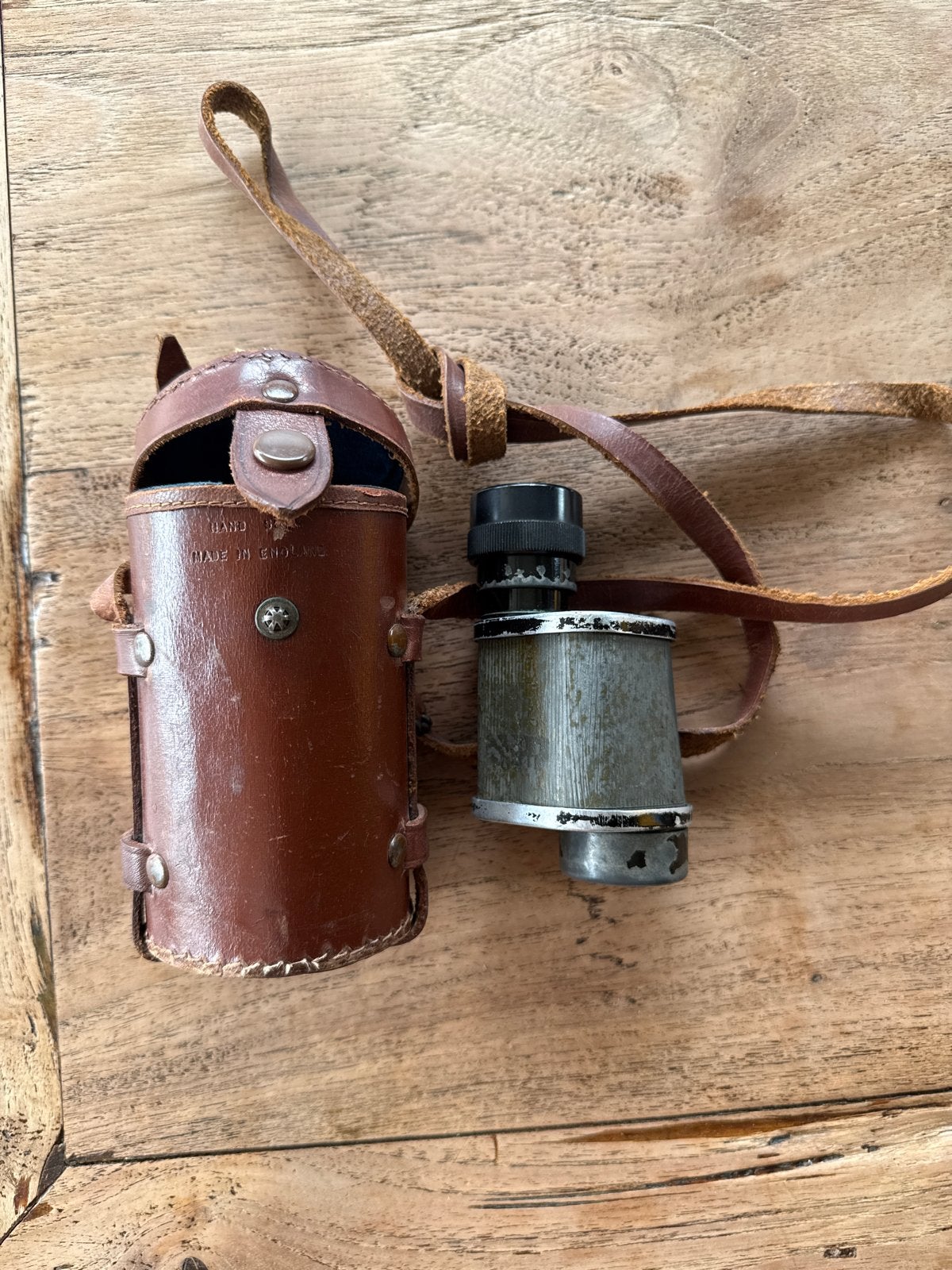 Vintage verrekijker met leren hoes - Made in England, Gebruikt, Minder dan 8x, Overige typen, Ophalen of Verzenden