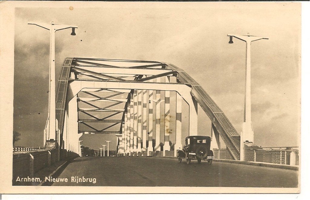 Ansichtkaart Arnhem, Nieuwe Rijnbrug - Jaren '40, Ophalen of Verzenden, 1940 tot 1960, Gelopen, Gelderland