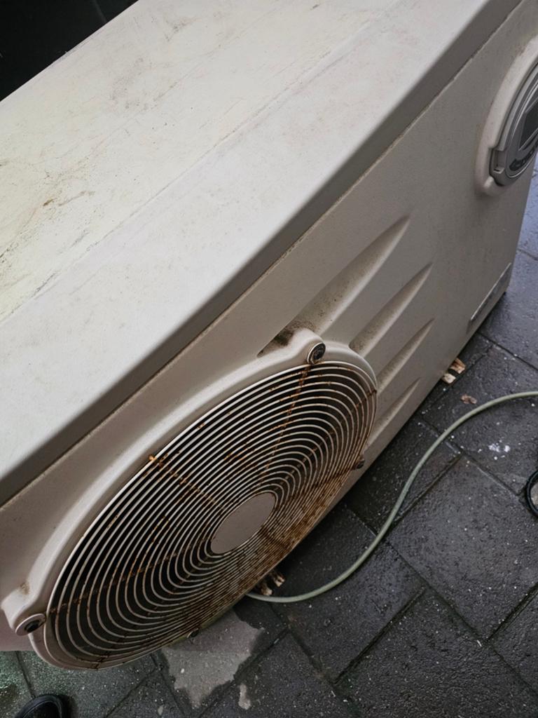 Zwembad warmtepomp 14kw scherm kapot
Ophalen belgie Limburg, Ophalen