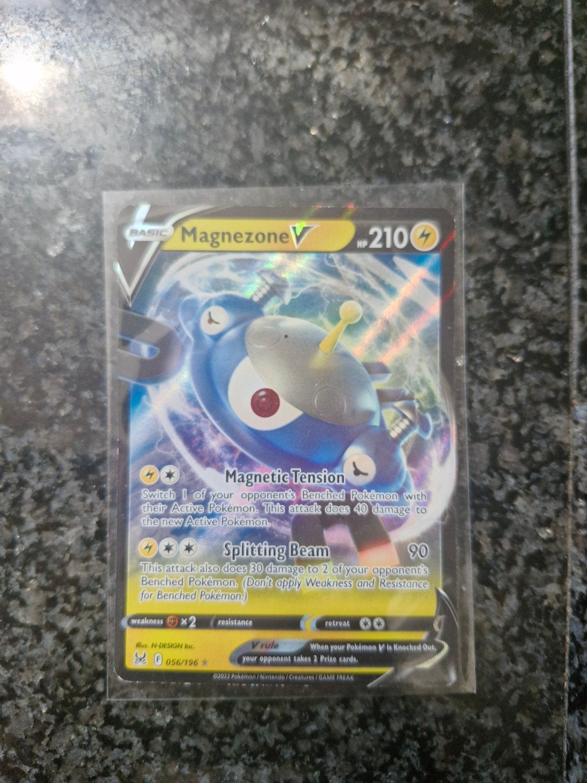 Magnezone V Pokémon Kaart - 056/196, Ophalen of Verzenden, Zo goed als nieuw, Losse kaart, Foil