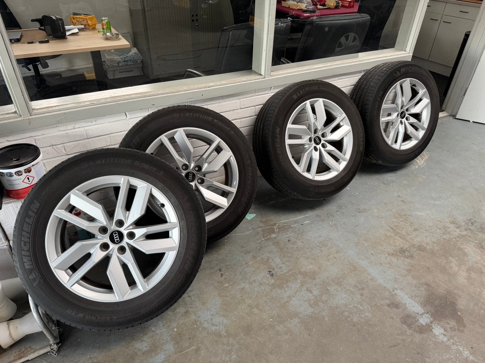 Orginele Audi velgen 18 inch met ZGAN michelin 235 60 18, Ophalen, 18 inch, Banden en Velgen, Winterbanden