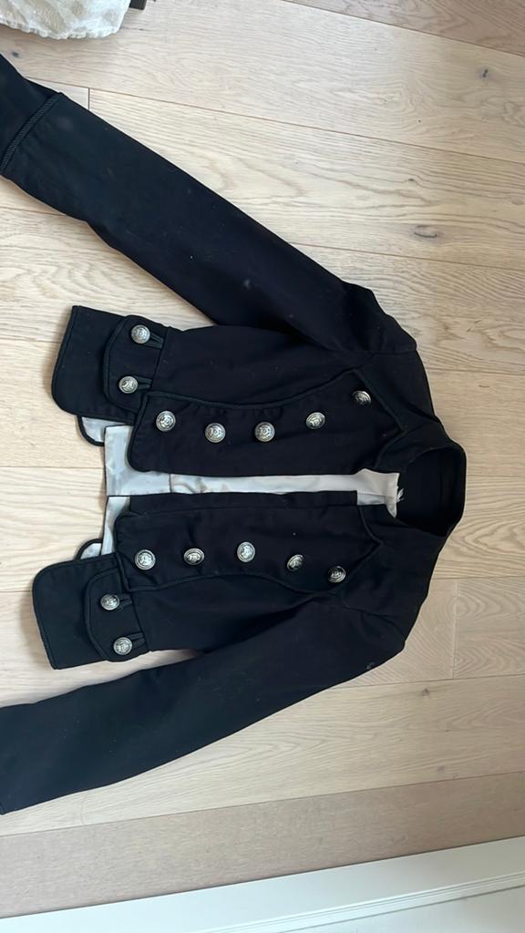 Mooi zwart jasje met zilveren knopen, Kleding | Dames, Jasjes, Kostuums en Pakken, Ophalen of Verzenden, Zo goed als nieuw, Zwart