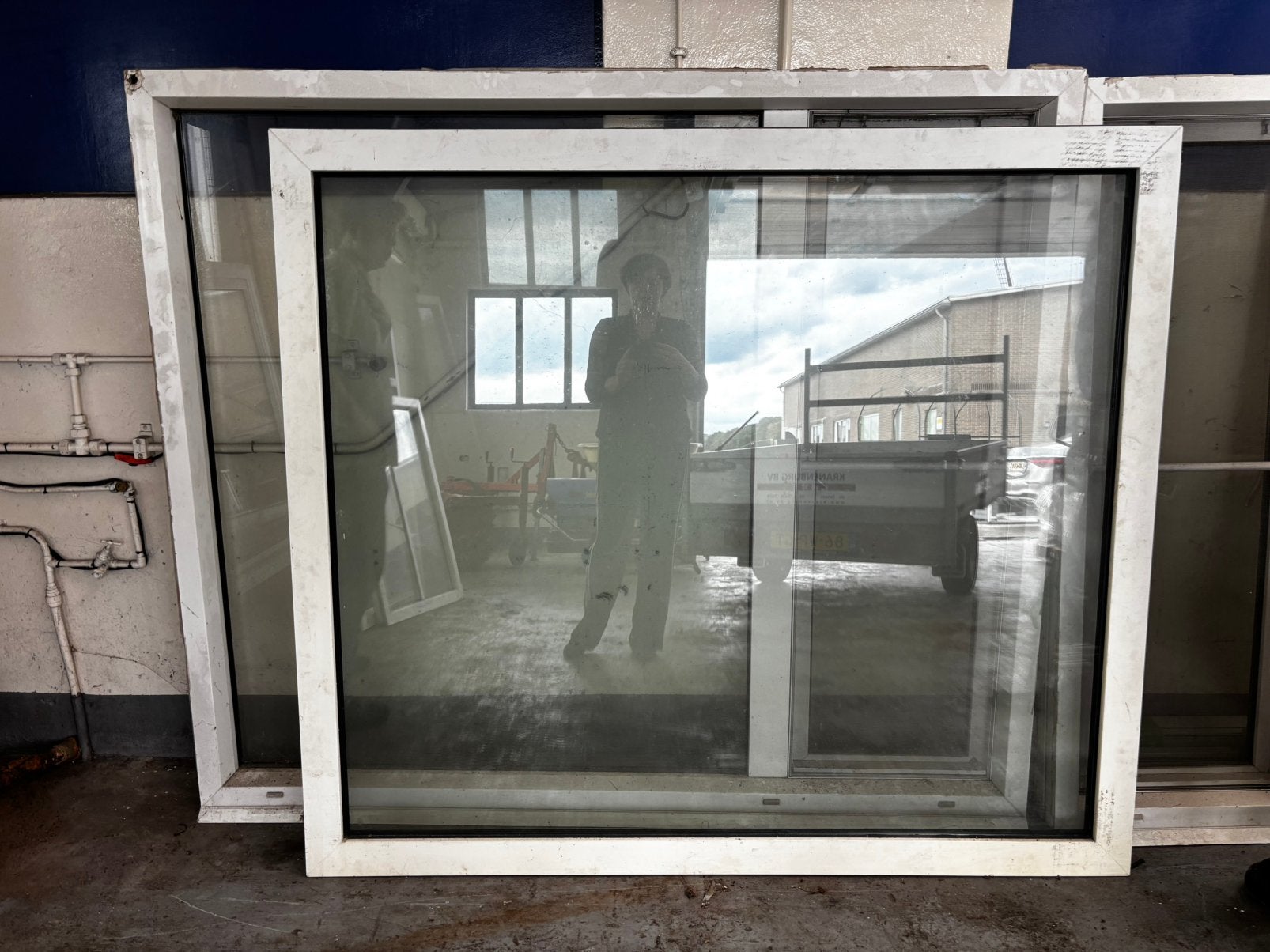 Alu draairaam 139,5 x 120,5 buitenwerks, Ophalen, Raamkozijn, Zo goed als nieuw, 75 tot 150 cm
