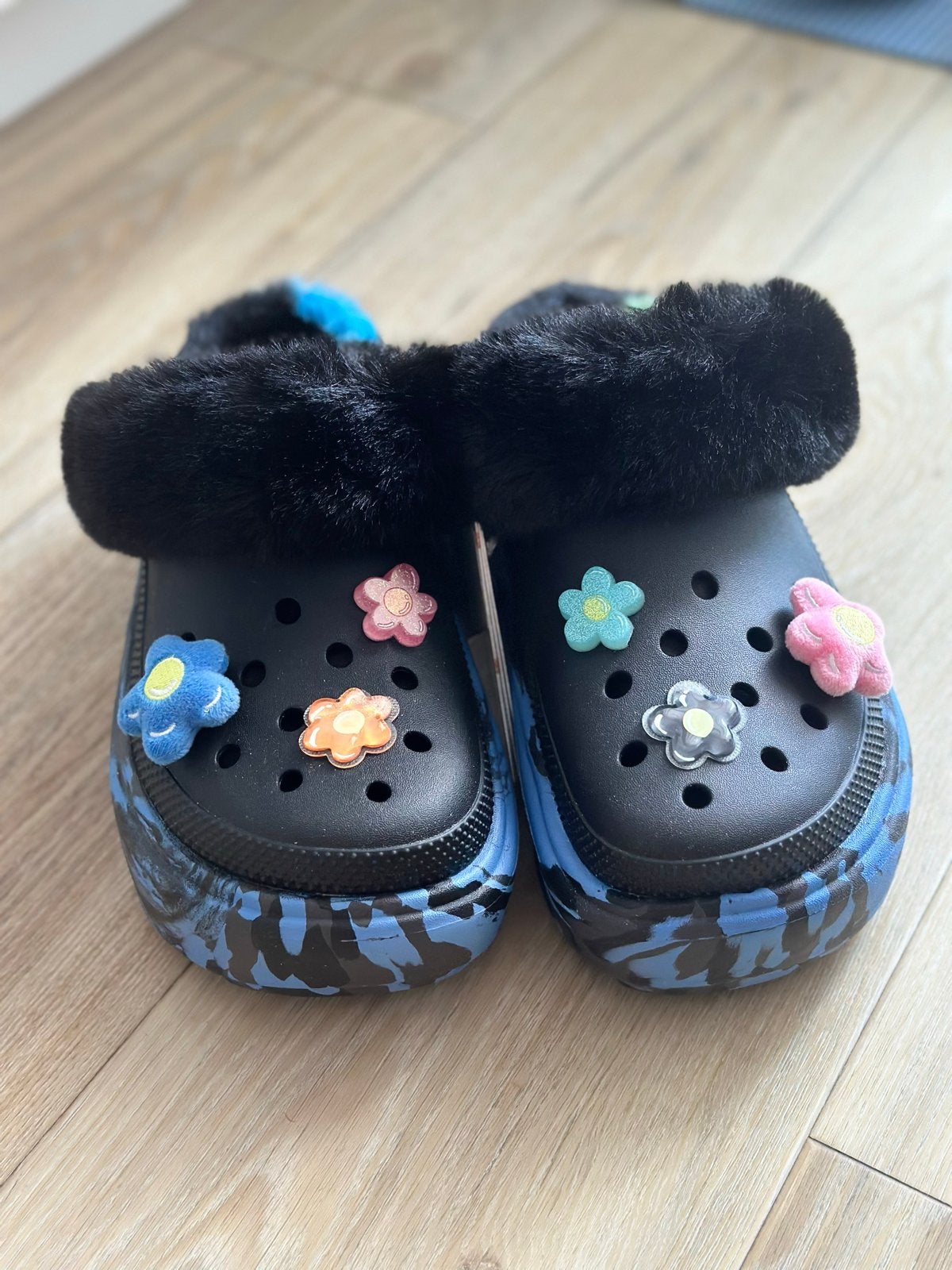 Crocs Happy Lined Clog M7/W9, Ophalen of Verzenden, Nieuw, Zwart, Slippers