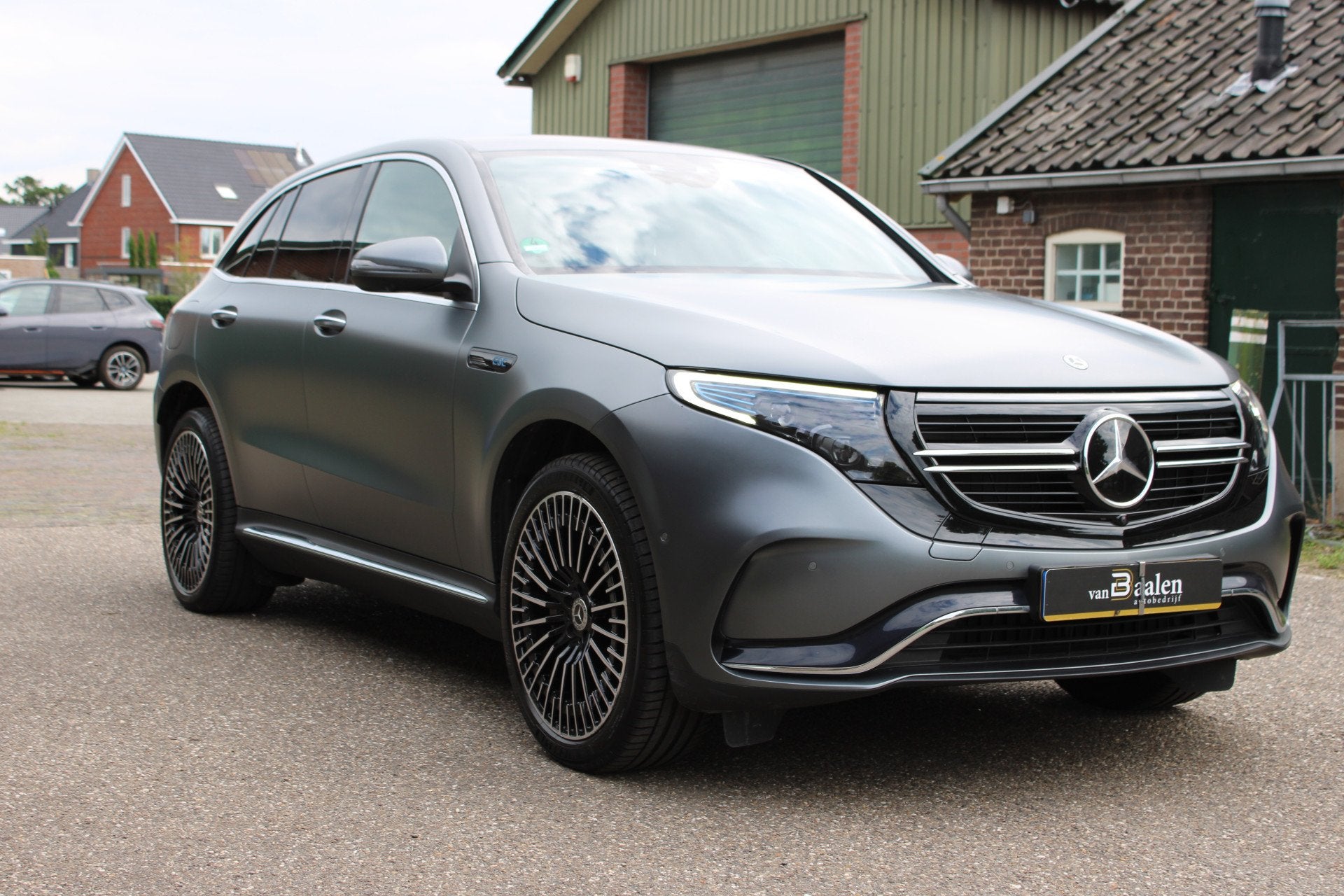 Mercedes-Benz EQC 400 4MATIC Premium Plus AMG 80 kWh SOh 93,, Automaat, Dealer onderhouden, Zwart, 2395 kg