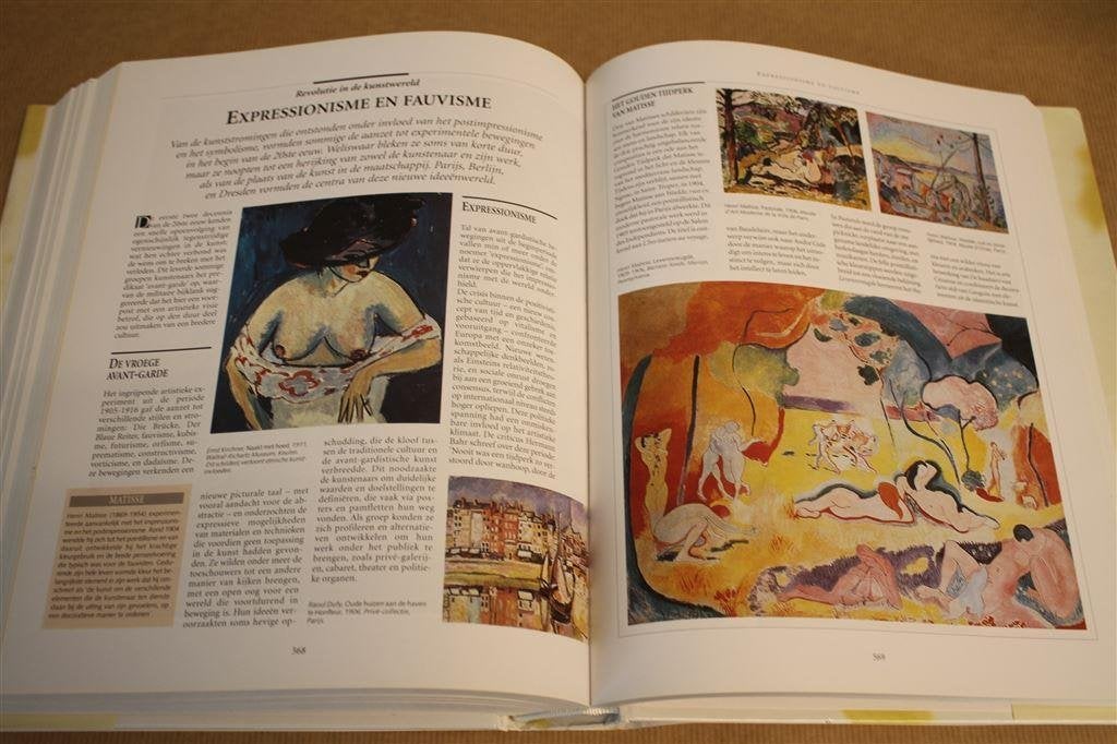 Dikke pil. Kunst wereldgeschiedenis. Brochure Tijdlijnen., Ophalen of Verzenden, Zo goed als nieuw