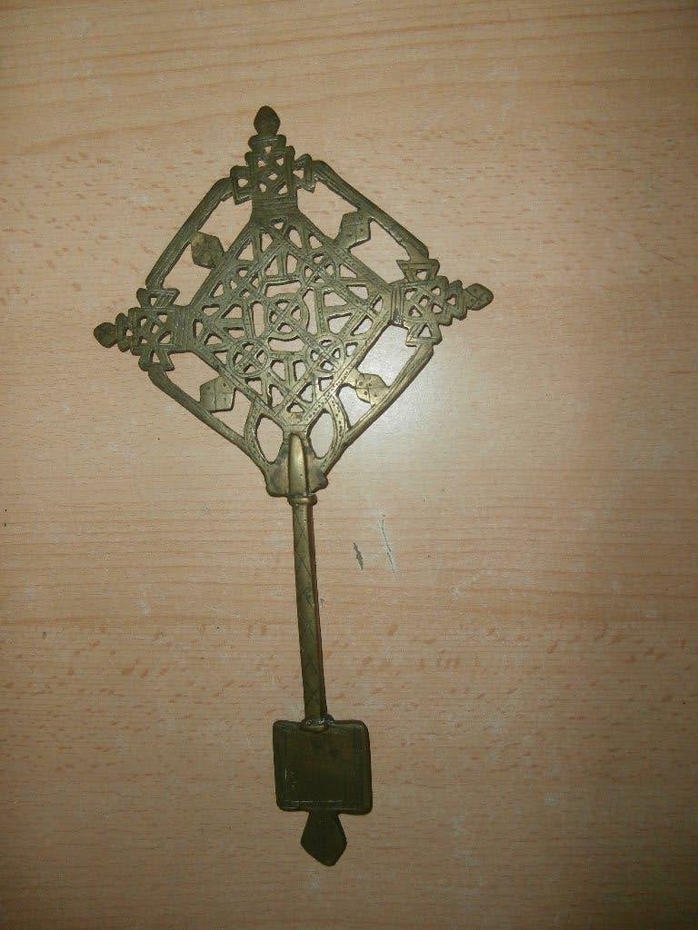 Ethiopisch kruis, Ophalen