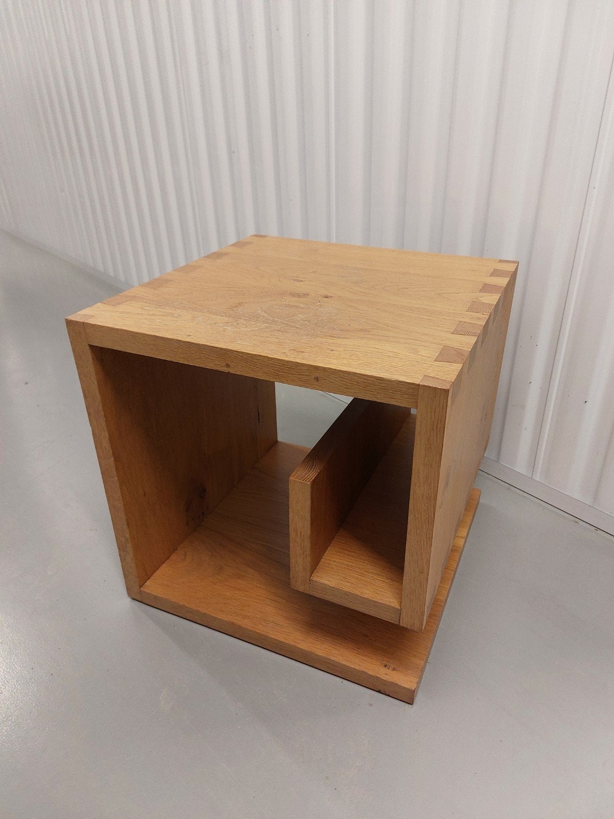 Kubus bijzettafel / lectuurbak van massief eikenhout, Huis en Inrichting, Minder dan 45 cm, Minder dan 55 cm, Gebruikt, Vierkant