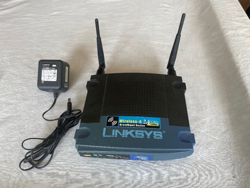 Linksys WIFI  Router met 4 poorten,  z.g.a. n. € 10,-, Ophalen of Verzenden, Zo goed als nieuw, Router, Linksys