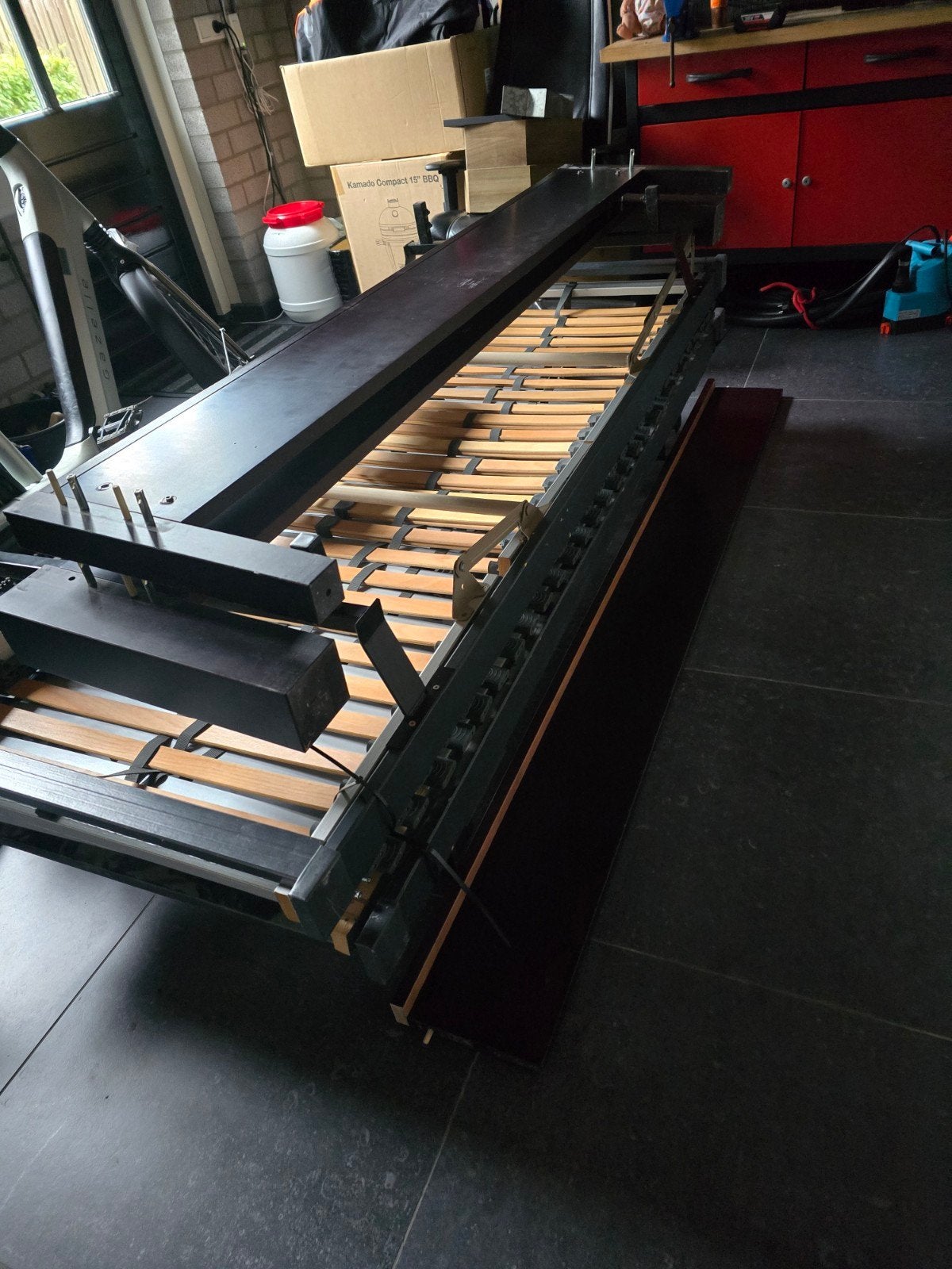 Gratis: Elektrische lattenbodems en bed ombouw (160x200), Ophalen, Tweepersoons, 200 cm, 160 cm