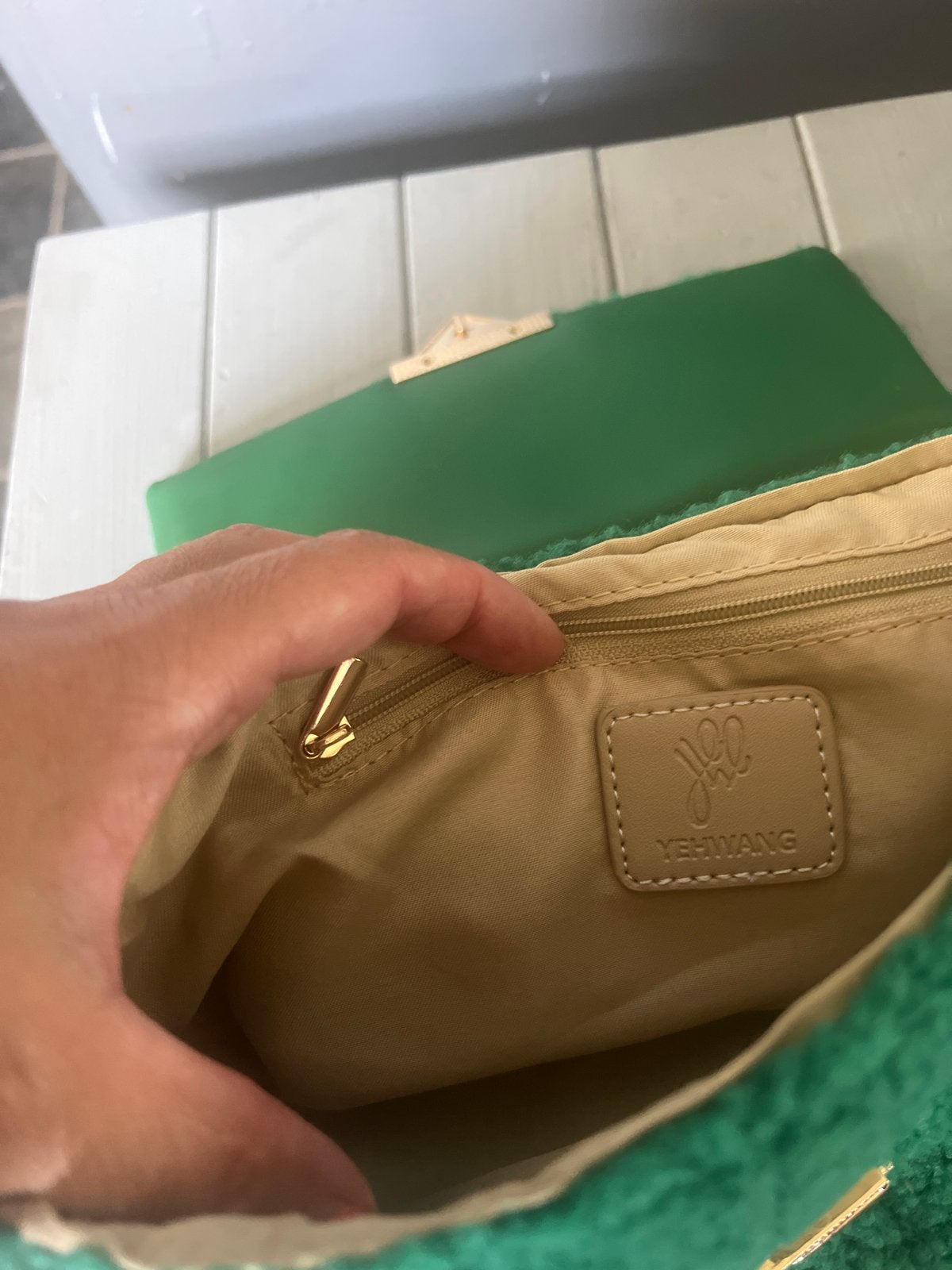 Yehwang Groene teddy schoudertas met gouden ketting, Sieraden, Tassen en Uiterlijk, Ophalen of Verzenden, Zo goed als nieuw, Groen