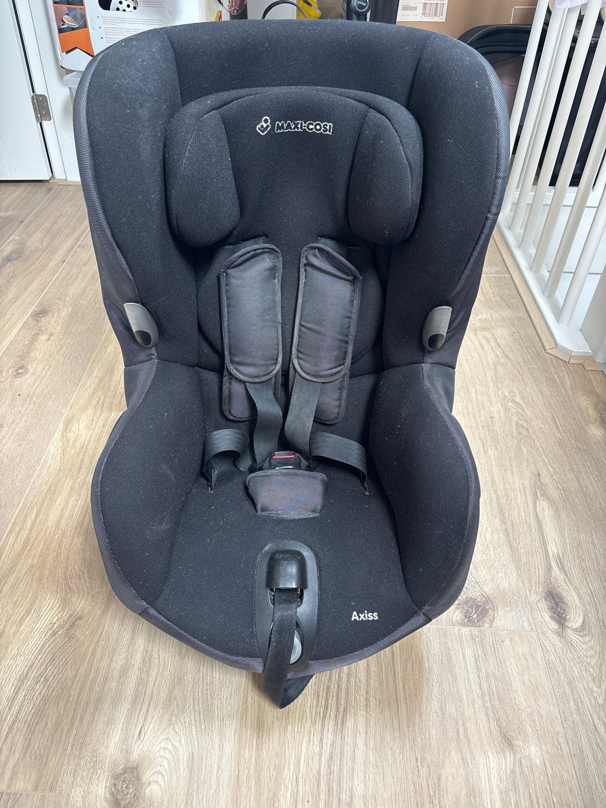 Maxi-Cosi Axiss Autostoel Zwart (9-18kg) - Draaibaar, Ophalen, Verstelbare rugleuning, 9 t/m 18 kg, Maxi-Cosi