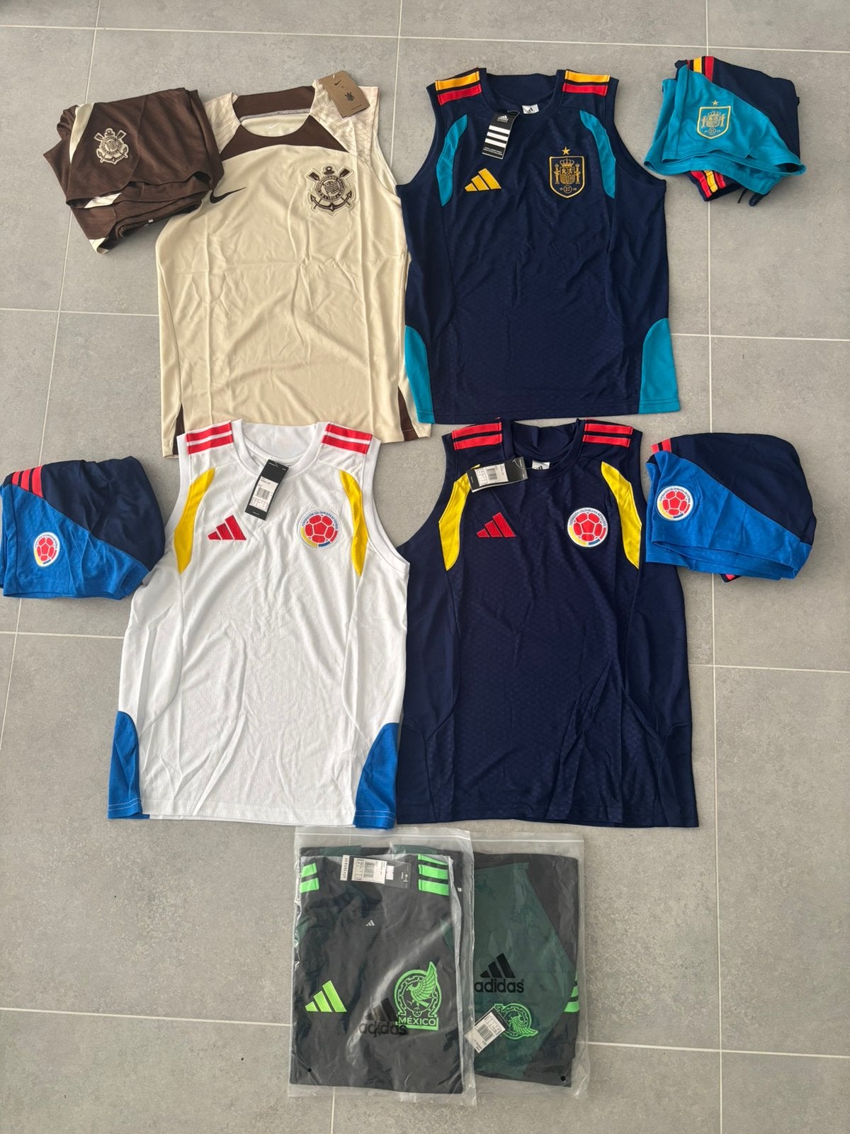 Sleeveless Set, Corinthians etc, Ophalen of Verzenden, Nieuw, Shirt