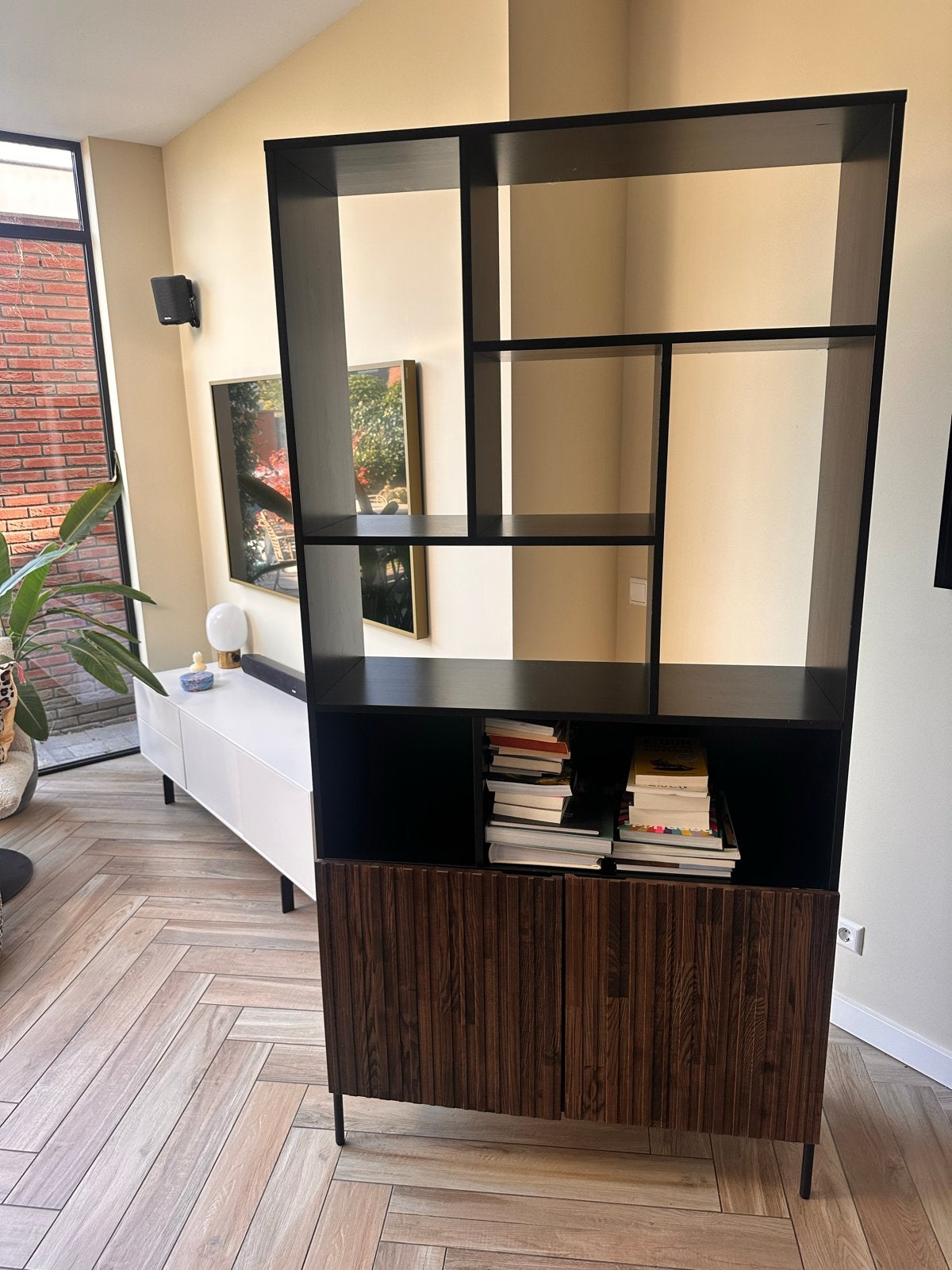 Stijlvolle Boekenkast met Opbergruimte - Zwart & Hout, Huis en Inrichting, Kasten | Boekenkasten, Ophalen, 200 cm of meer, 50 tot 100 cm