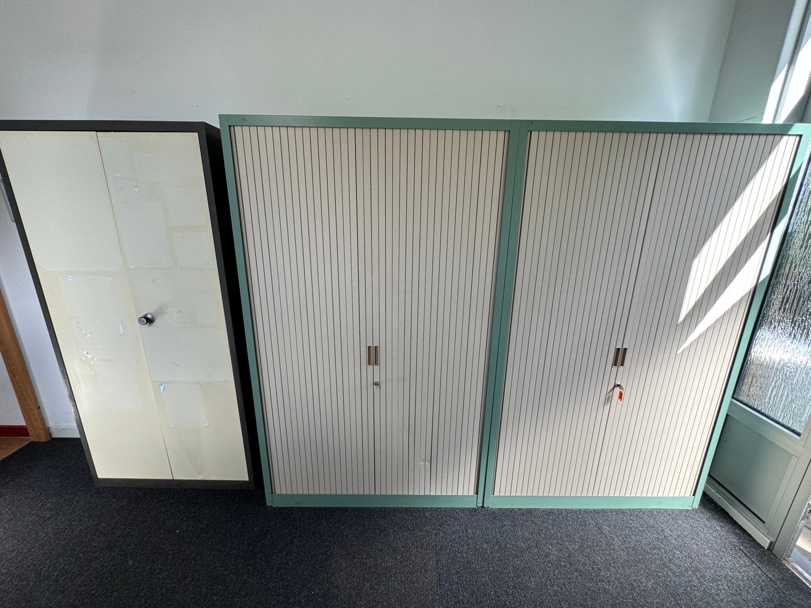 Stalen archiefkasten met schappen - draai- en schuifdeur, Huis en Inrichting, Ophalen, Gebruikt, 100 tot 150 cm, Meerdere deuren