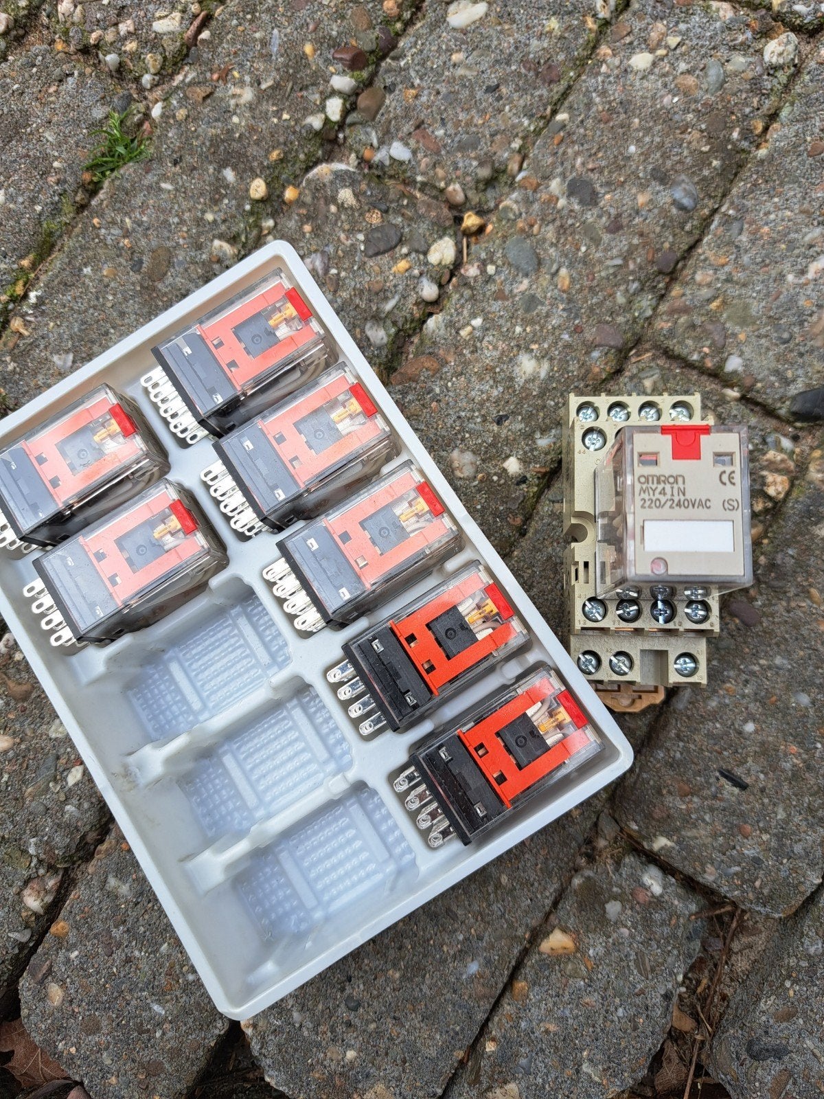 Omron MY4IN 220/240VAC (S) Relais met voet, Hobby en Vrije tijd, Elektronica-componenten, Ophalen of Verzenden