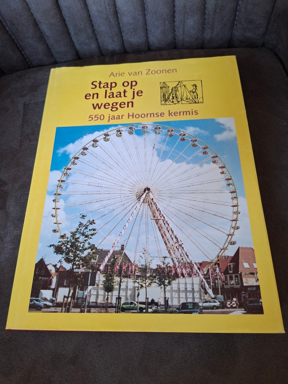 Stap op en laat je wegen - 550 jaar Hoornse kermis, Ophalen of Verzenden, 20e eeuw of later, Zo goed als nieuw, Arie van Zoonen
