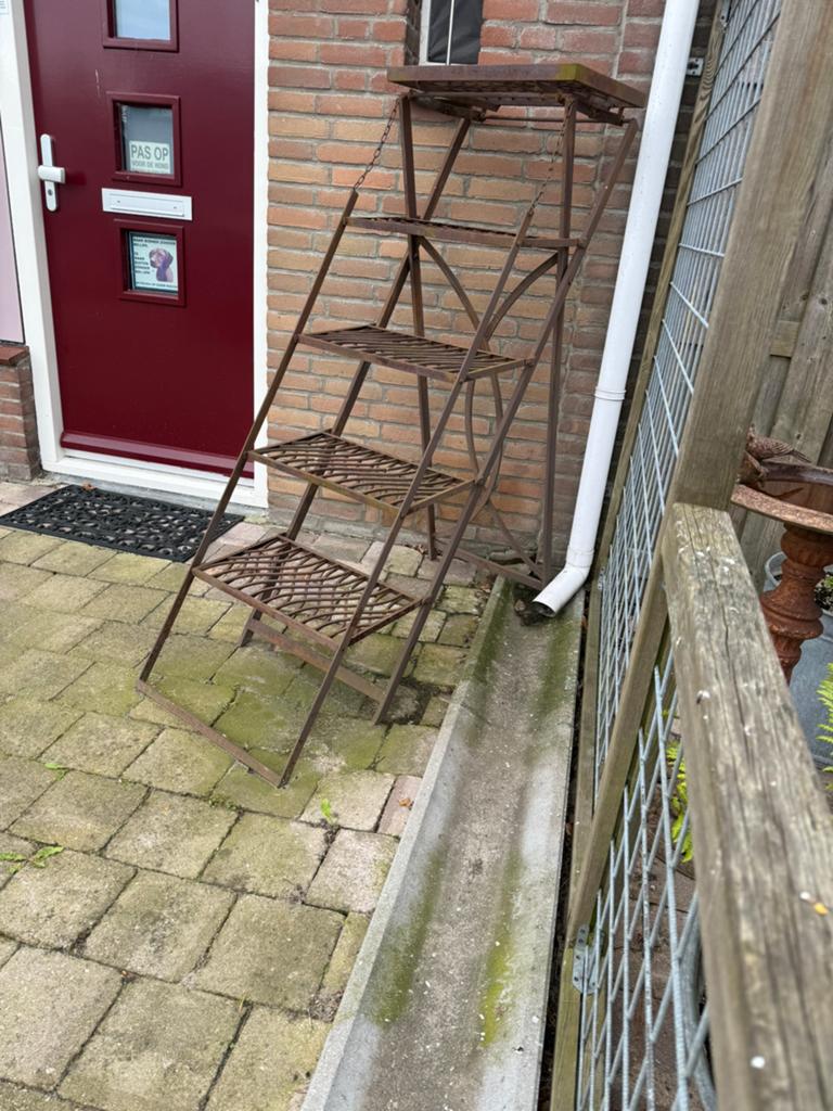 Etagere trap planten standaard ijzer 65€, Tuin en Terras, Ophalen, Metaal, Overige typen