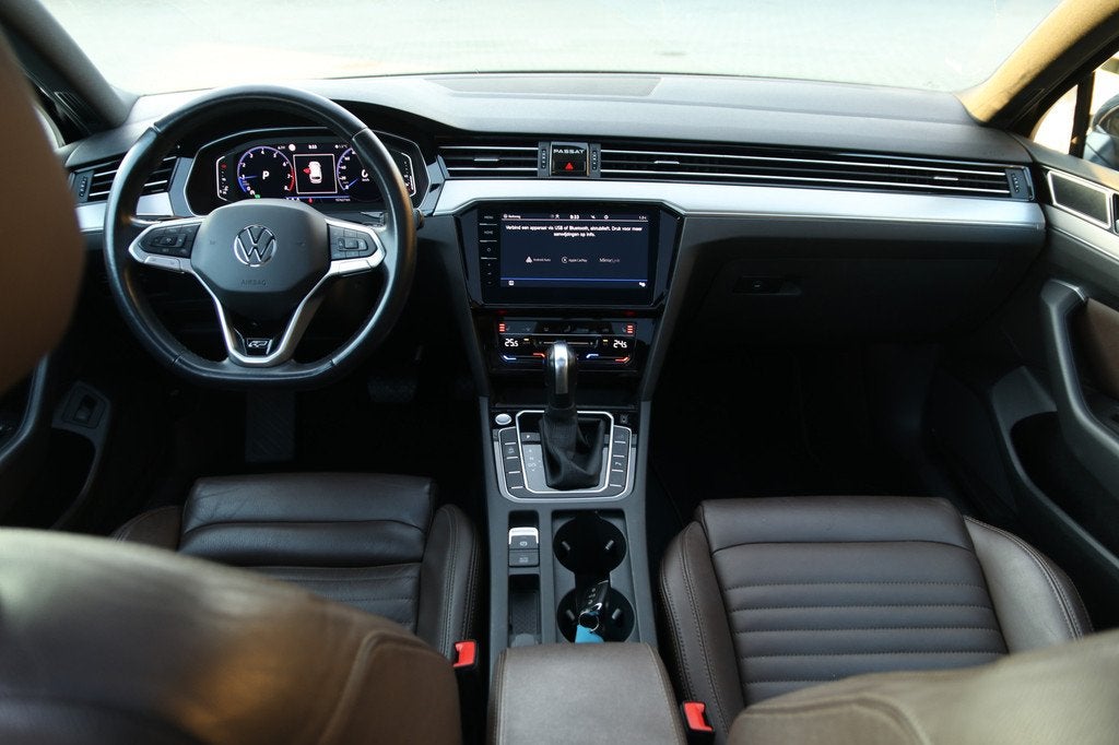 Volkswagen Passat Variant 1.5 TSI R-Line Business + / Navi /, Auto's, 730 kg, Euro 6, 4 cilinders, 150 pk