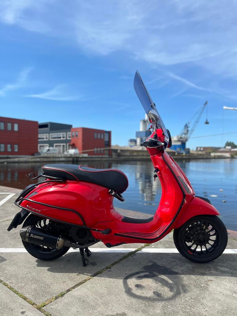 Vespa Primavera 125 3V i.e. Akrapovič Veel extra’s 125cc, Ophalen, Overige modellen, 125 cc, Zo goed als nieuw
