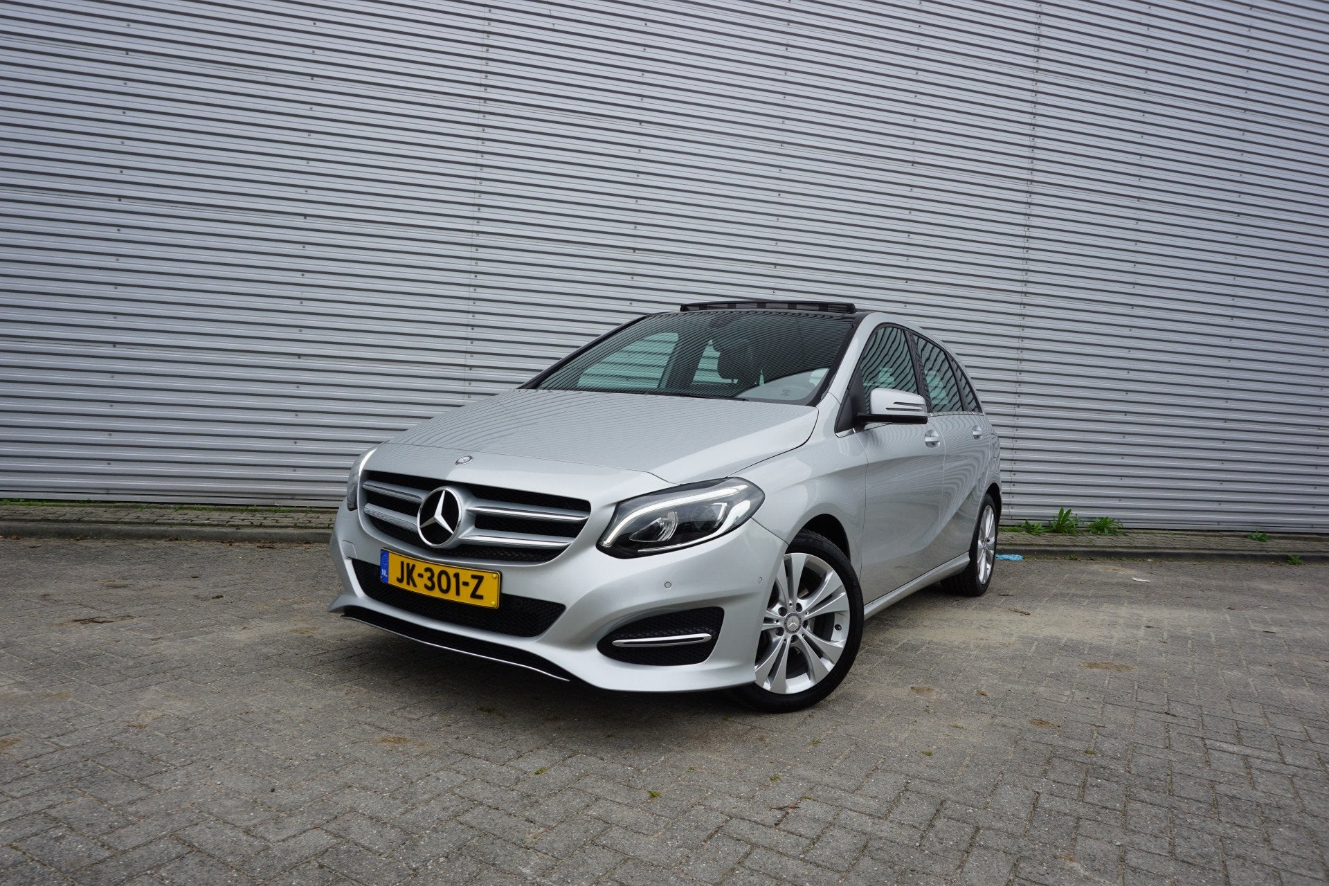 Mercedes-Benz B-Klasse 180 Prestige AUTOMAAT - Climate / Nav, Auto's, 1325 kg, Gebruikt, Euro 6, 4 cilinders