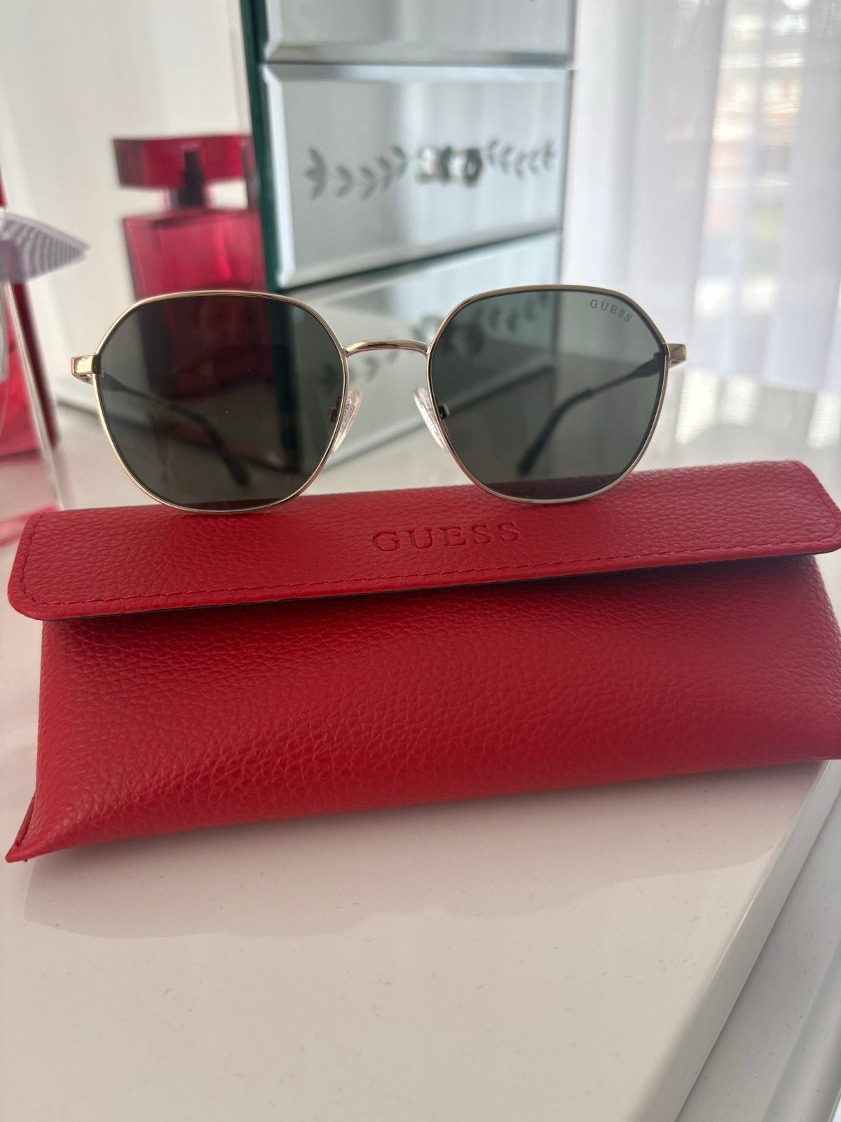 Nieuwe Guess Zonnebril - Model GU00238, Sieraden, Tassen en Uiterlijk, Overige merken, Zonnebril, Overige kleuren, Nieuw