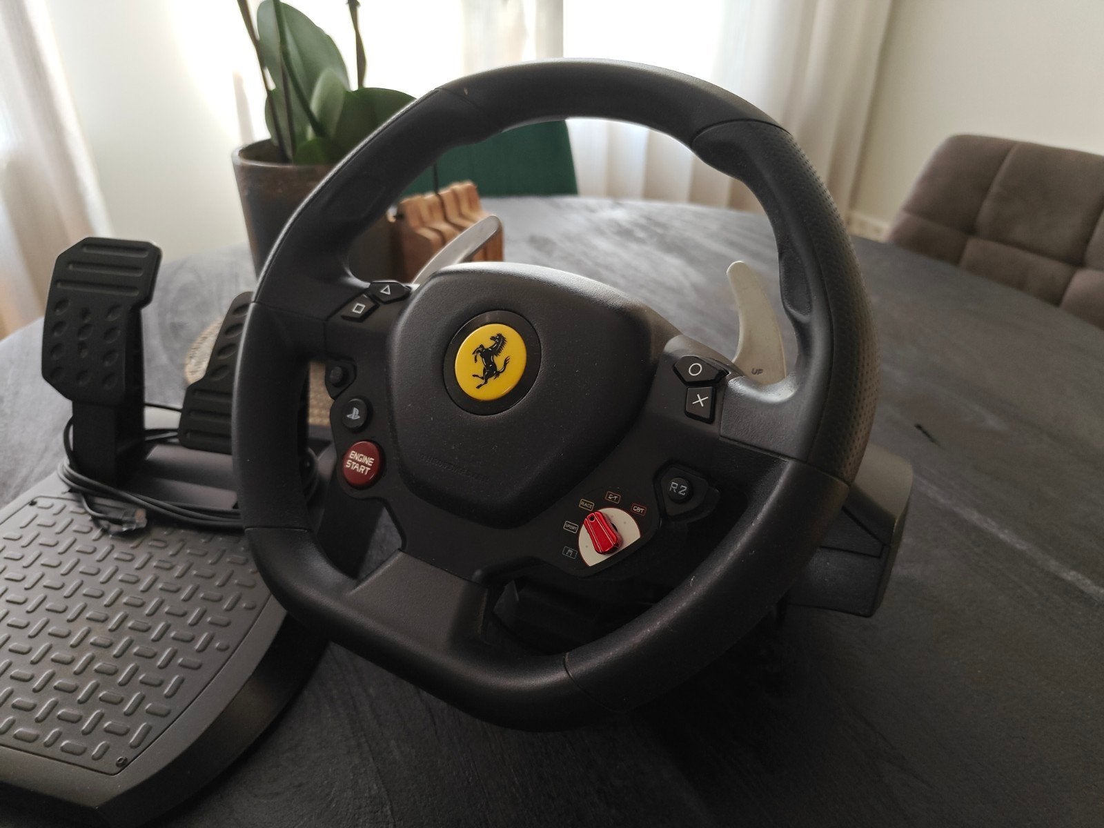 Thrustmaster Ferrari 488 PS4/5/PC racestuur met pedalen, Ophalen of Verzenden, Overige merken, Zo goed als nieuw