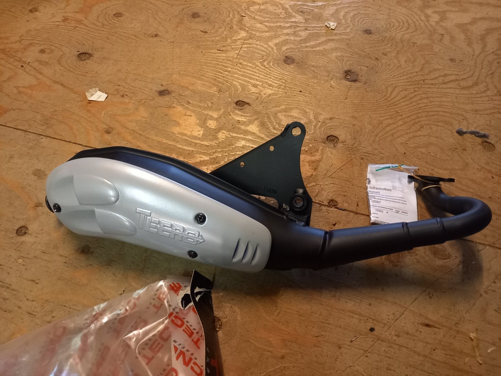 Nieuwe uitlaat Oa Yamaha Jog en Neo's, JogR of RR, Tweetakt, Www.scooterapeldoorn.nl, Nieuw