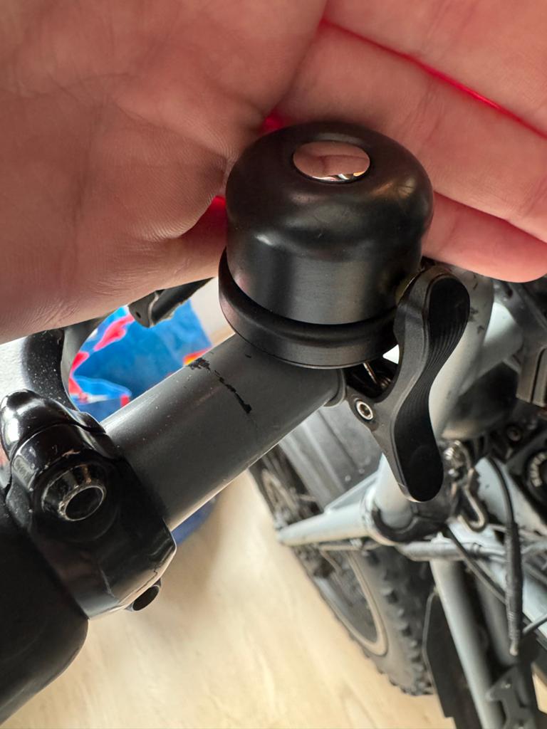 Fietsbel voor Apple AirTag - Zwart, Fietsen en Brommers, Fietsaccessoires | Fietsbellen, Ophalen of Verzenden, Nieuw
