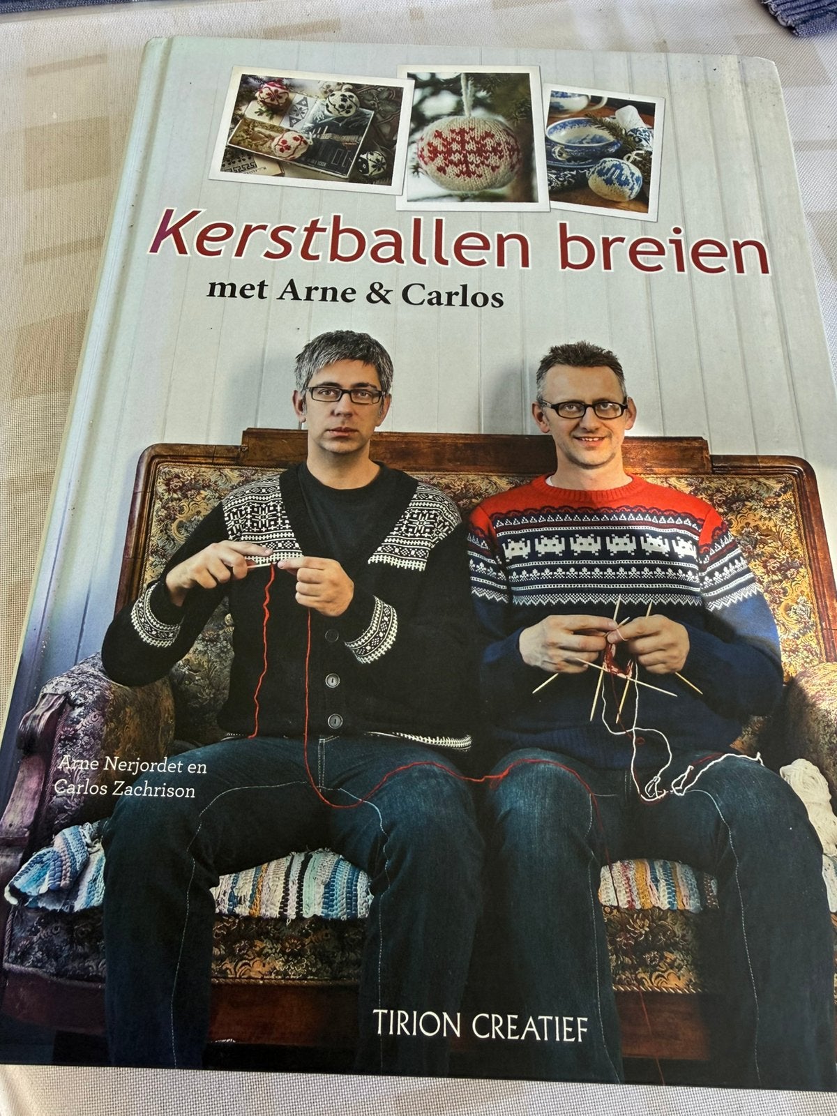 Kerstballen breien met Arne & Carlos nieuw, Ophalen of Verzenden, Nieuw, Breien en Haken