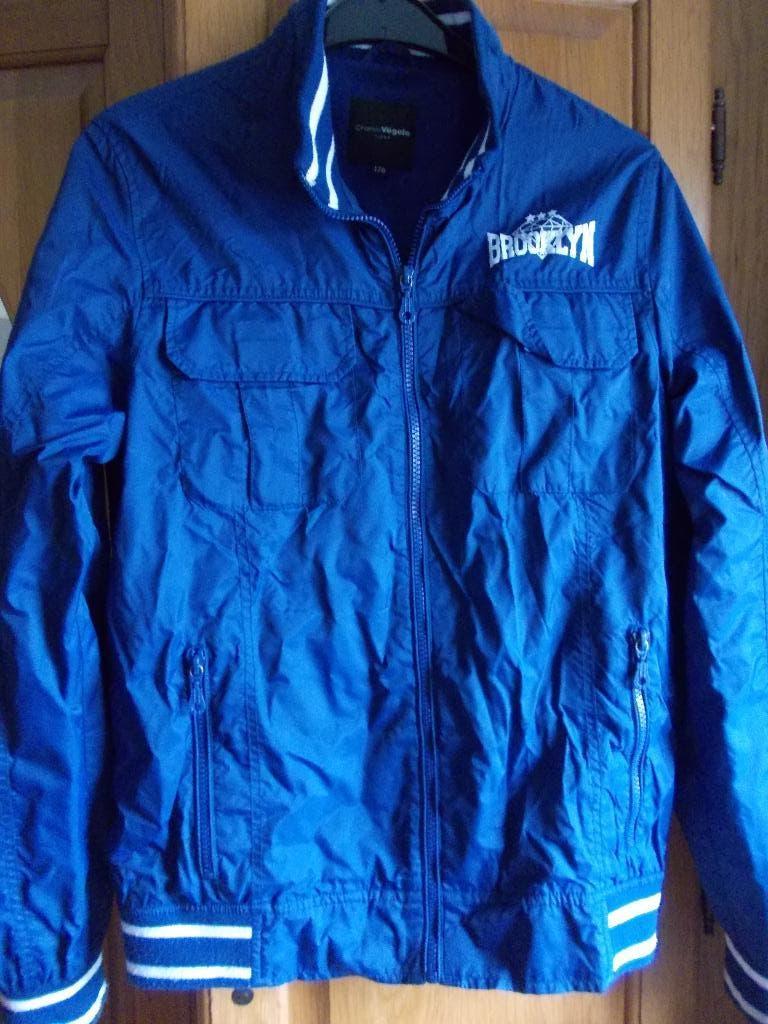 Een mooie jas voor jongens, blauw, maat 176, Kinderen en Baby's, Kinderkleding | Maat 176, Ophalen, Charles Vogele, Zo goed als nieuw