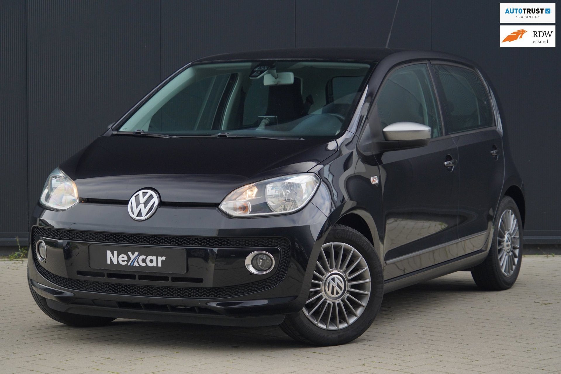 Volkswagen Up! 1.0 cheer up! Airco|Navi|Bleutooth|15Inch, Auto's, Voorwielaandrijving, Stof, Gebruikt, 840 kg