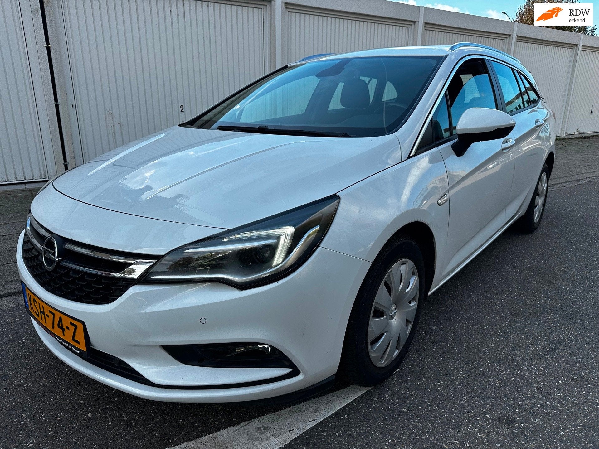 Opel ASTRA SPORTS TOURER 1.6 CDTI InnovationAutomaat, 136 pk, 4 cilinders, Wit, Diesel