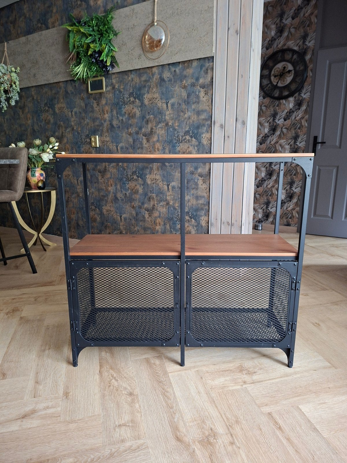 Industriële kast met deuren en planken, Met deur(en), 100 tot 150 cm, Zo goed als nieuw, Industrieel