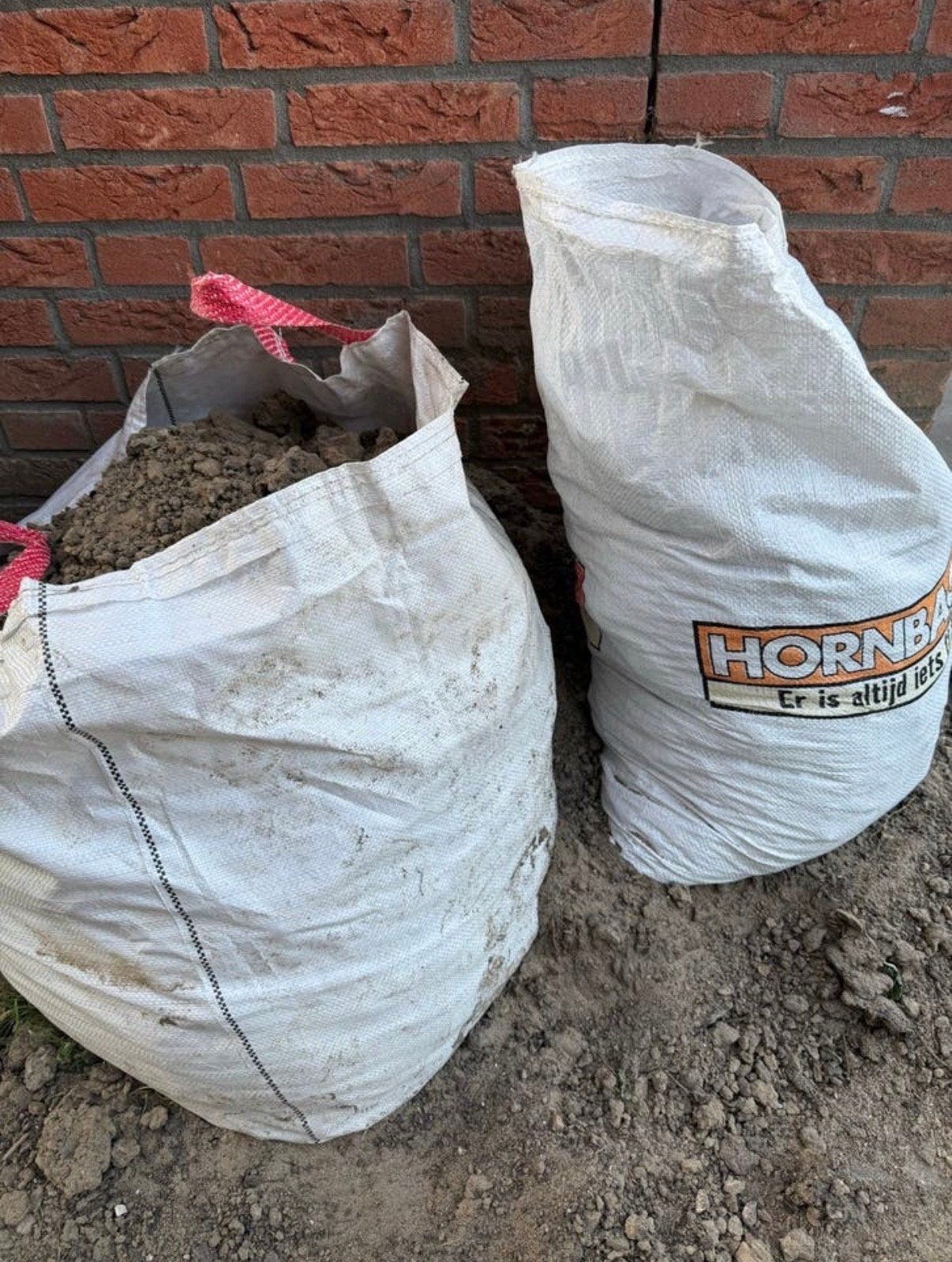 Kleigrond in zakken voor tuin en grondwerk, Ophalen, Gebruikt, Overige typen