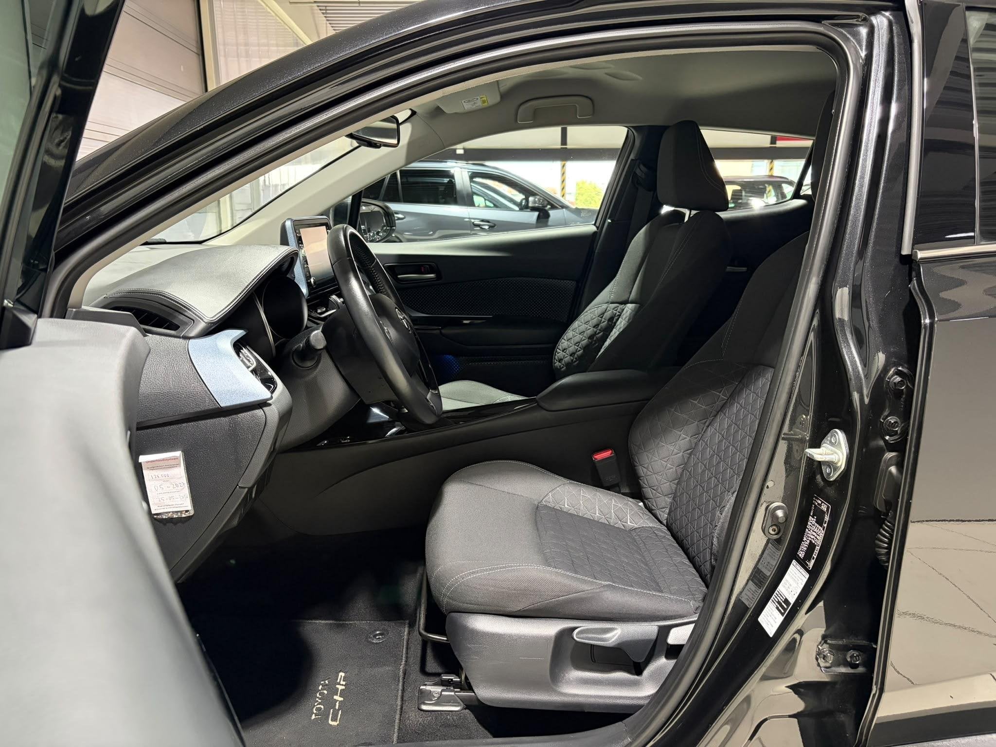 Toyota C-HR 1.8 Hybrid Dynamic Navigatie, adaptive cruise, a, Stof, Euro 6, 4 cilinders, Origineel Nederlands