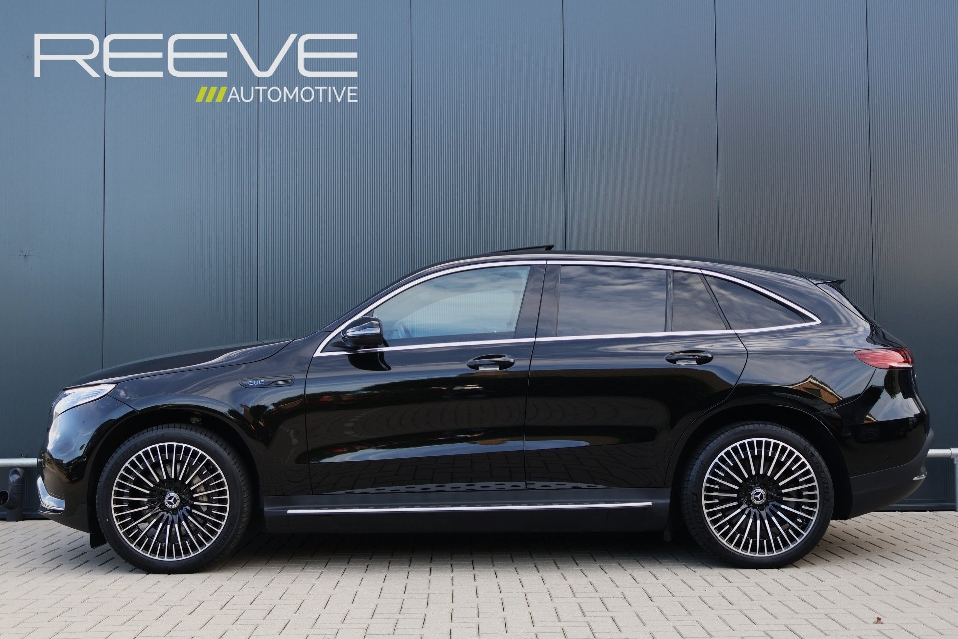 Mercedes-Benz EQC 400 4MATIC AMG Line Premium Plus 80 kWh 98, Automaat, Zwart, Vierwielaandrijving, 408 pk