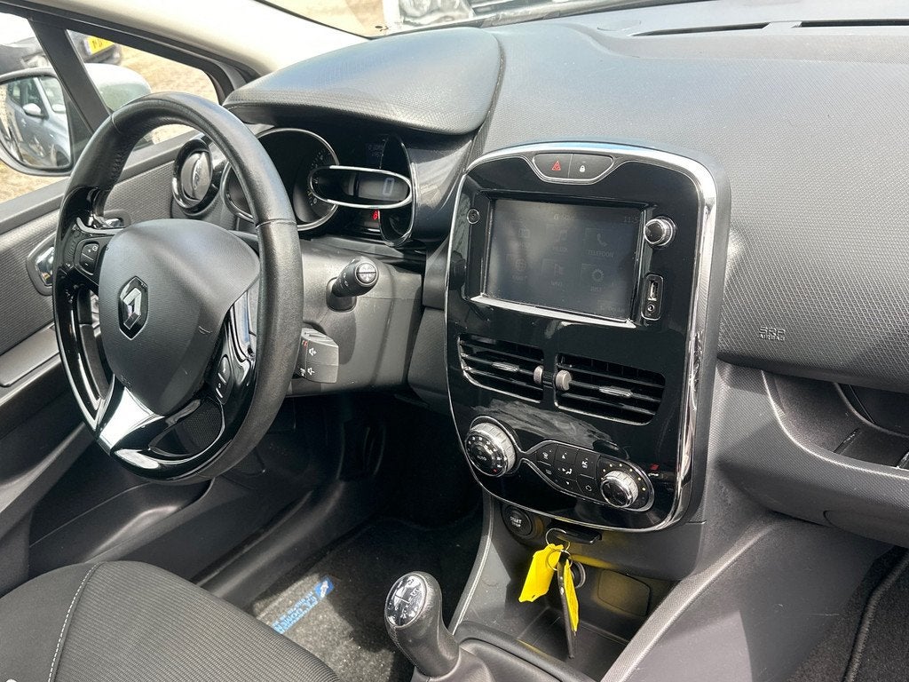 Renault Clio Estate 1.2-16V Collection Airco | Cruise | Navi, Voorwielaandrijving, Gebruikt, 49 €/maand, Handgeschakeld