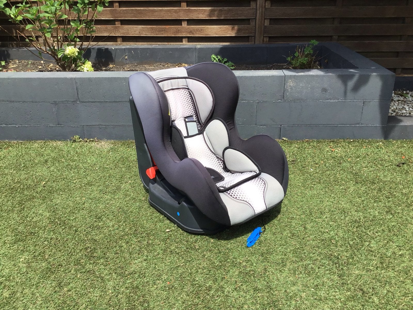 Kinder autostoeltje - Zo goed als nieuw, Kinderen en Baby's, Autostoeltjes, Autogordel, 9 t/m 18 kg, Zijbescherming, Zo goed als nieuw
