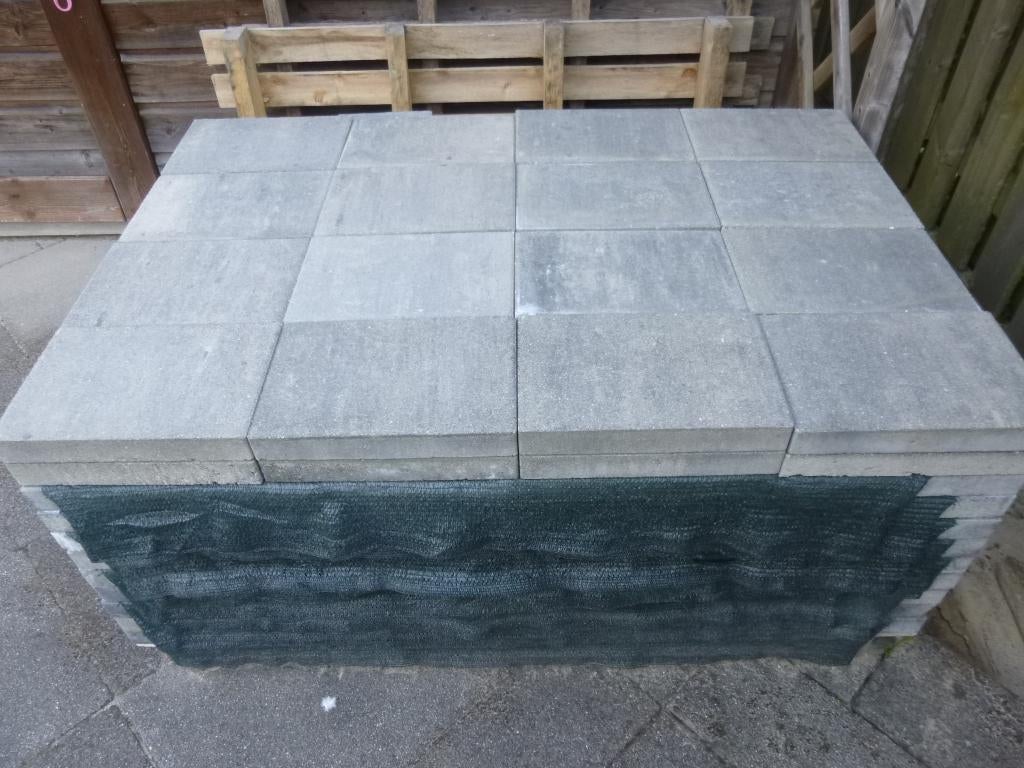 Terrastegel 13,5 m2 grijs/zwart met facet 20x30x4 cm, Ophalen, Nieuw, 10 m² of meer, Beton