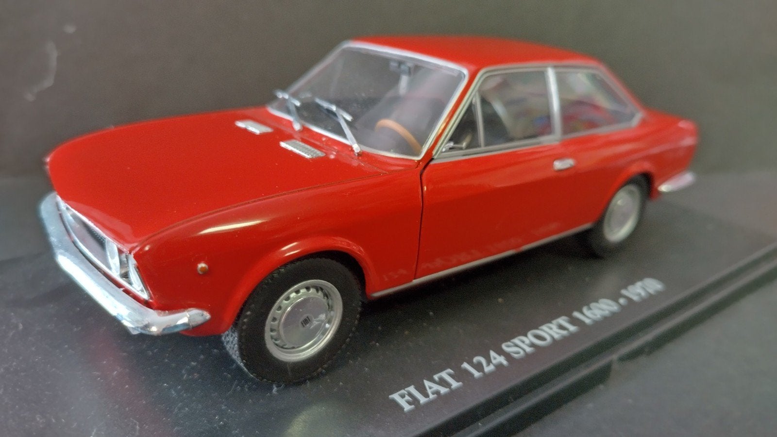 Fiat 124 Sport 1600 1;24 Altaya Pol, Overige merken, Auto, Verzenden, .